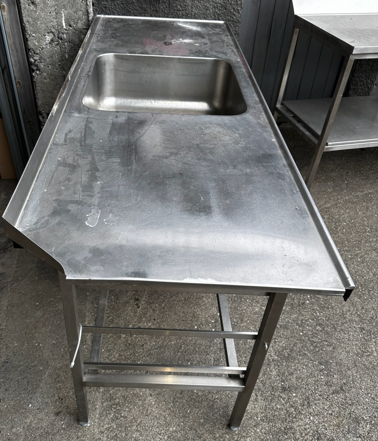 SELT / SOLD Stálborð með vask, B190 D68 x H90 sm. 4