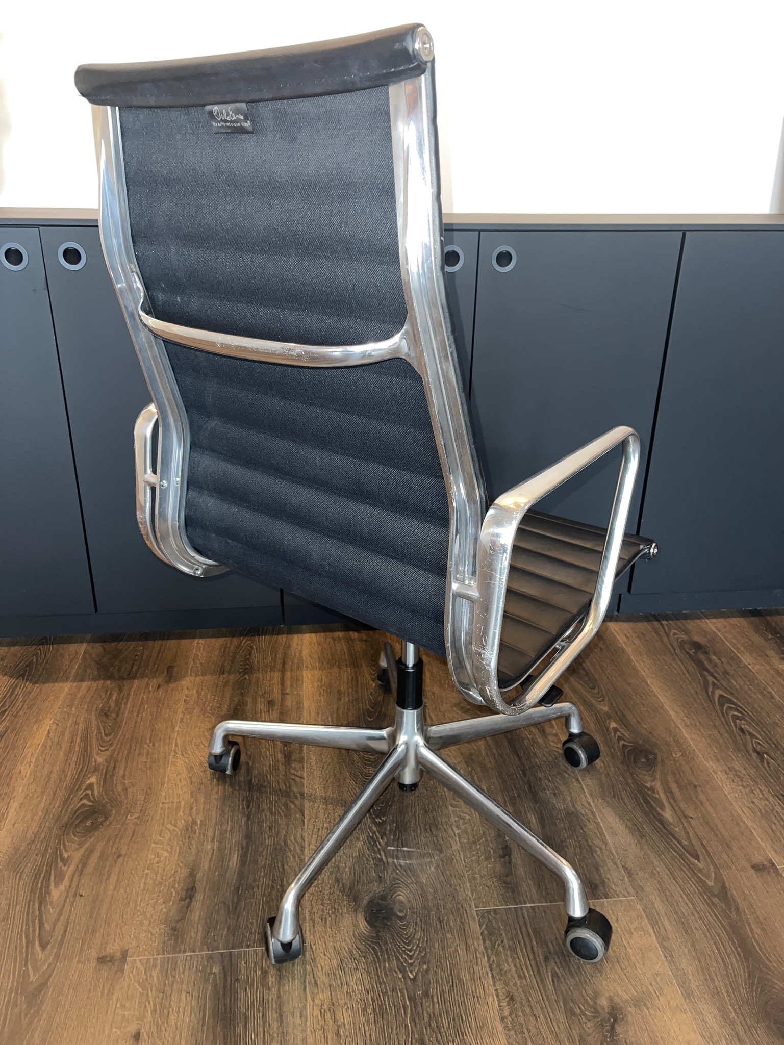 SELT / SOLD Vitra fundarstóll/skrifborðsstóll með 4-arma hjólakrossi 7