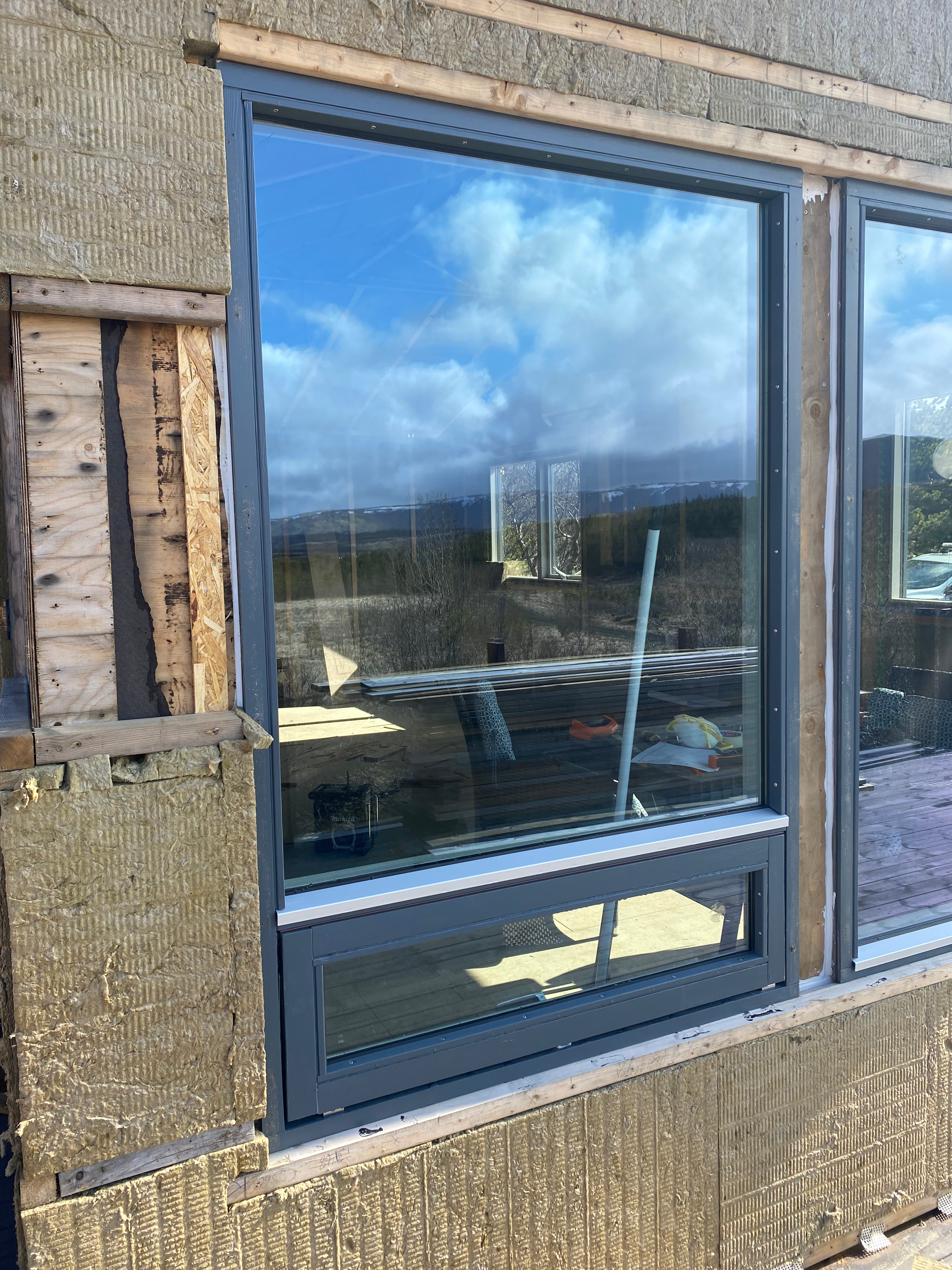 SELT / SOLD Vandaður gluggi(nr. 4) með opnanlegu fagi, H160 x B108 sm.