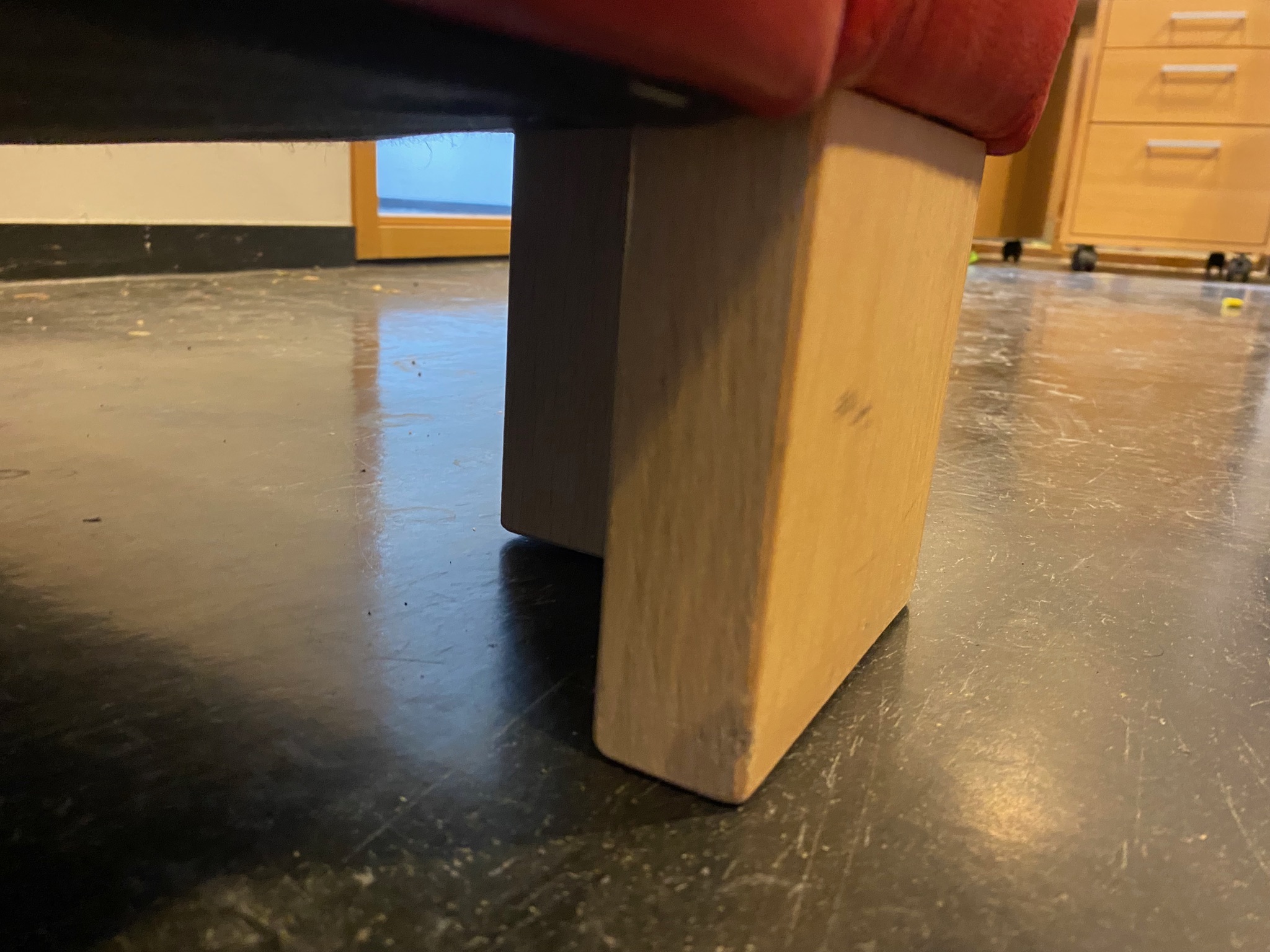 SELT / SOLD Sérsmíðaður leðursófi G.Á. Húsgögn, B170 x D85 sm. 9