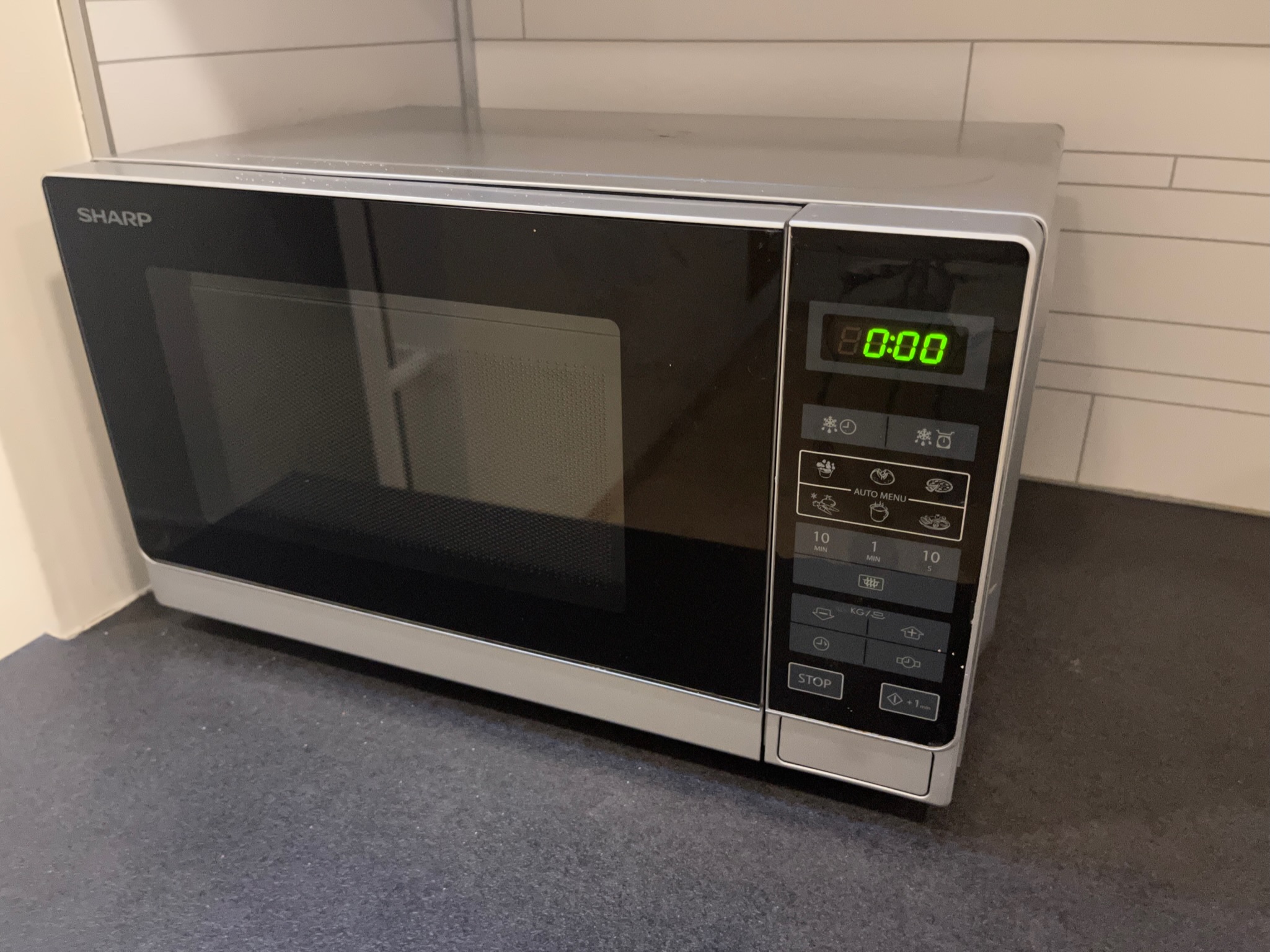 SELT / SOLD Sharp örbylgjuofn með grill