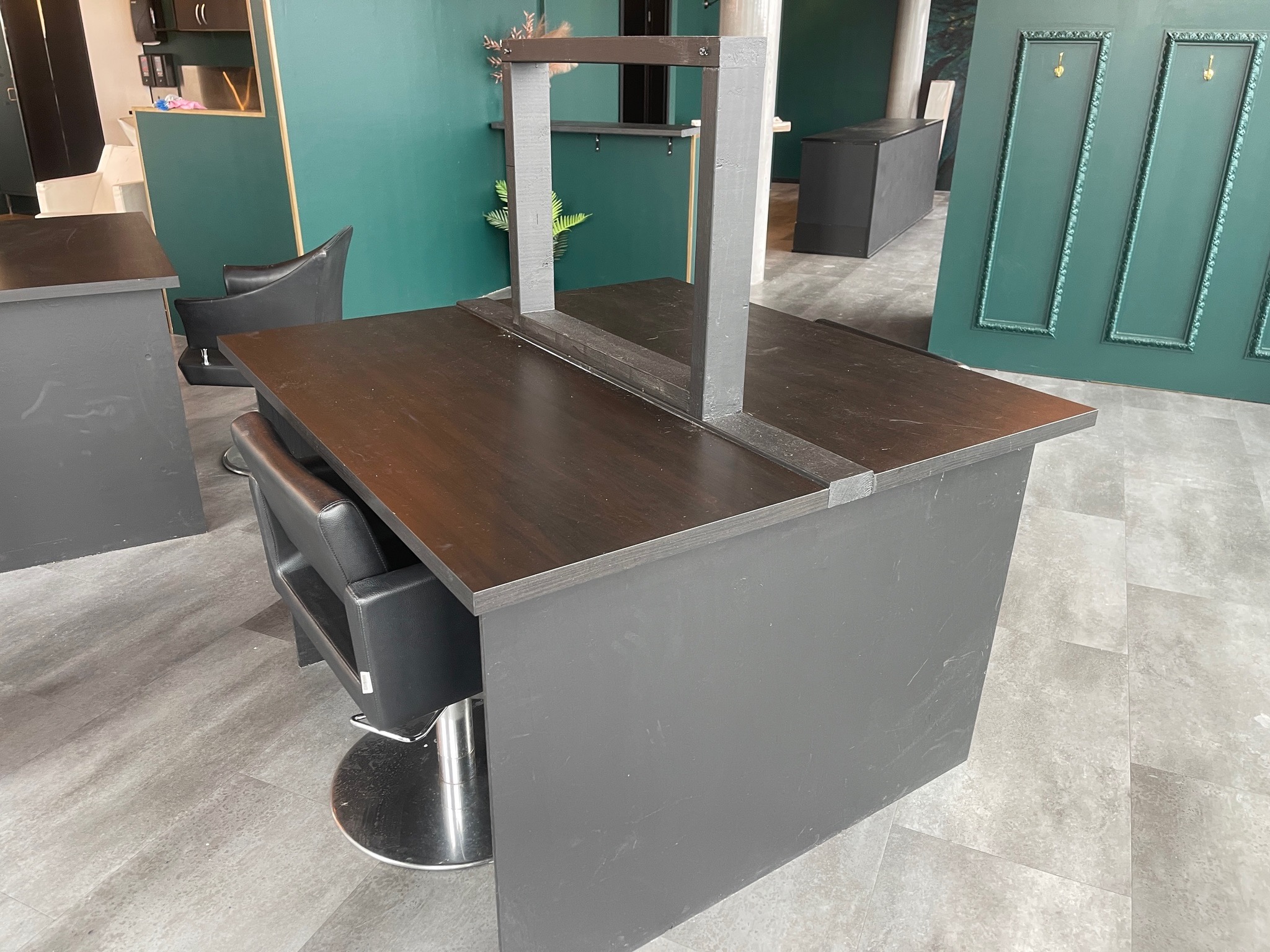 SELT / SOLD Förðunarborð / hárgreiðsluborð, B130 x D140 H88,5 sm. 2