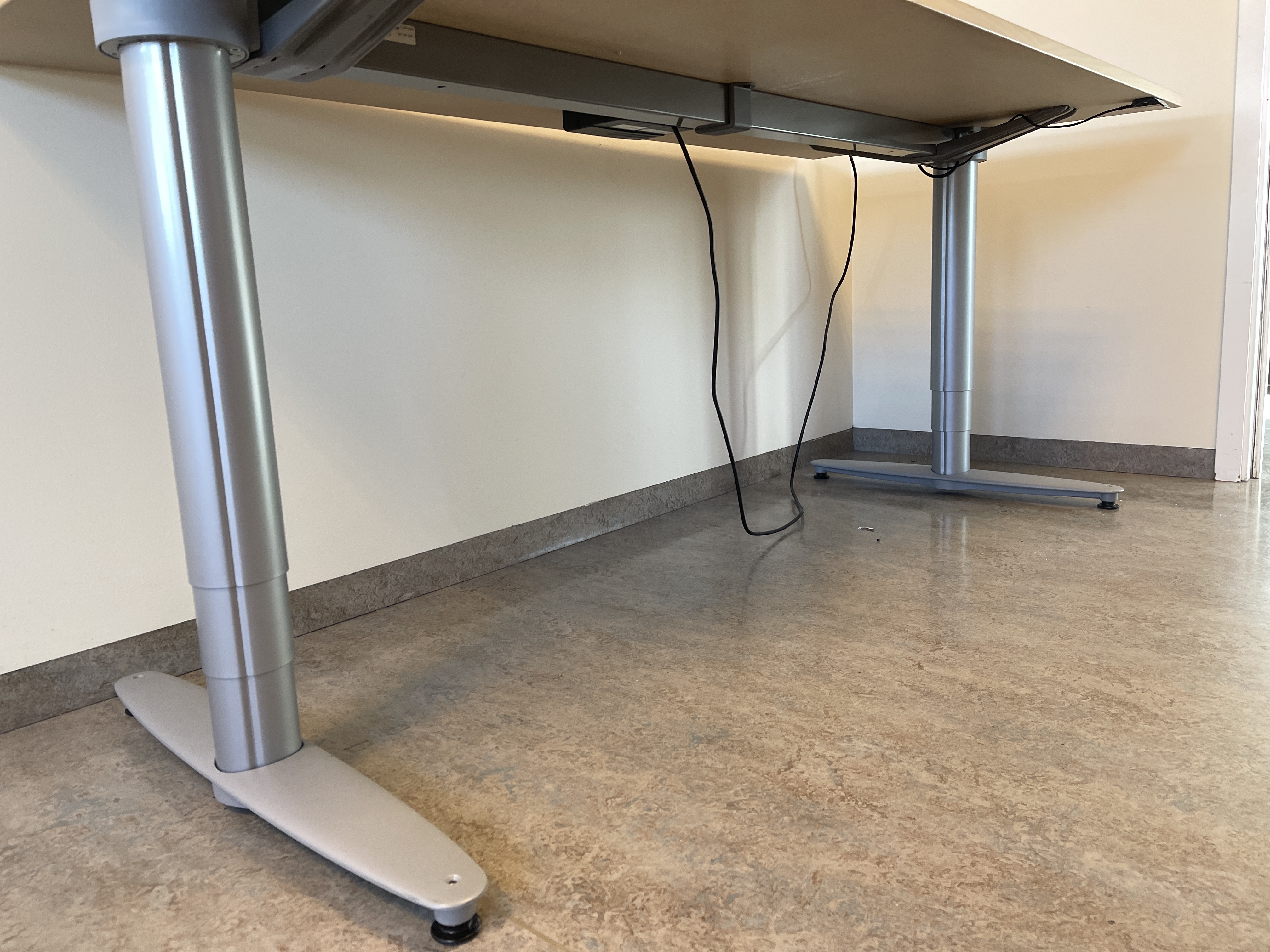 SELT / SOLD Kinnarps T Series 180x80 frá Pennanum 7