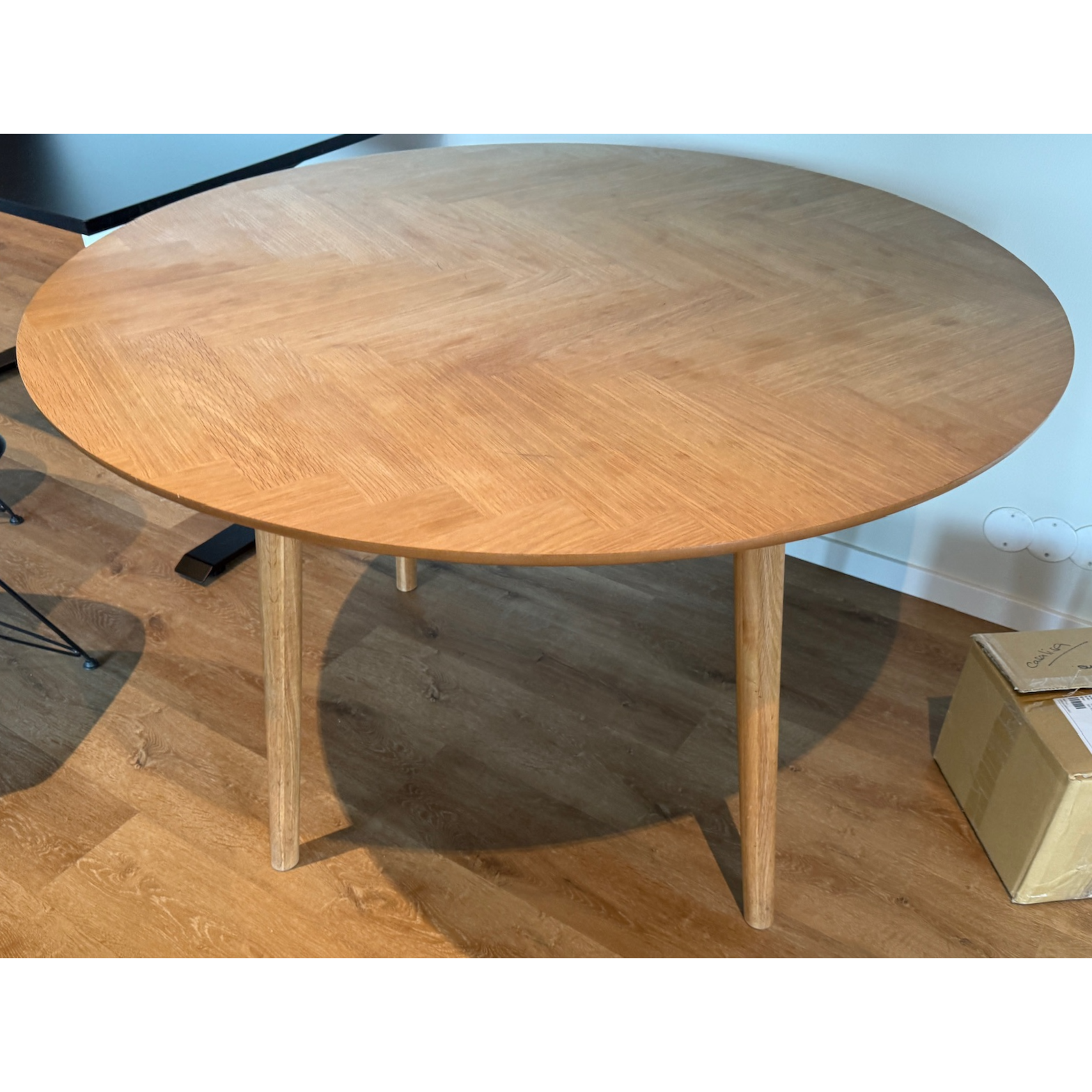 SELT / SOLD Actona Group borðstofuborð frá Ilva, Ø120sm.