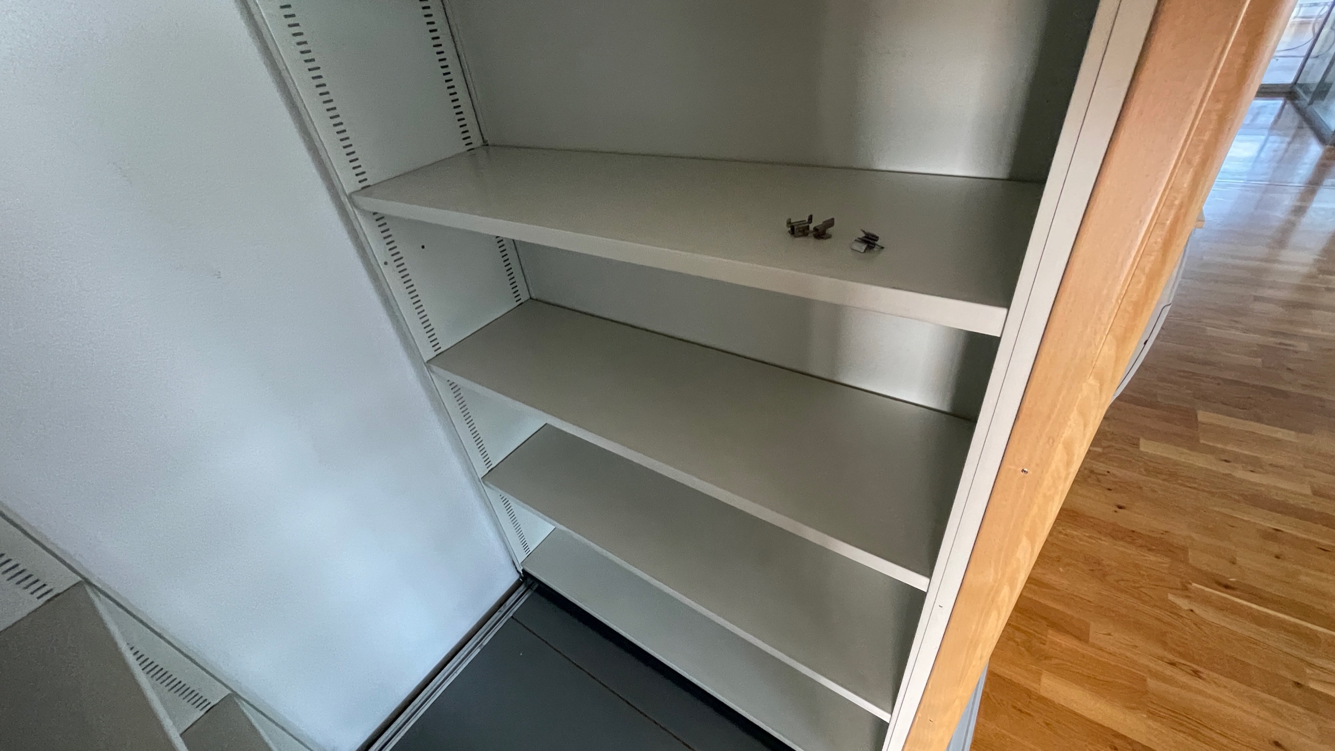SELT / SOLD Hjólarekki - flettiskápur - lagerhillur á hjólum 8