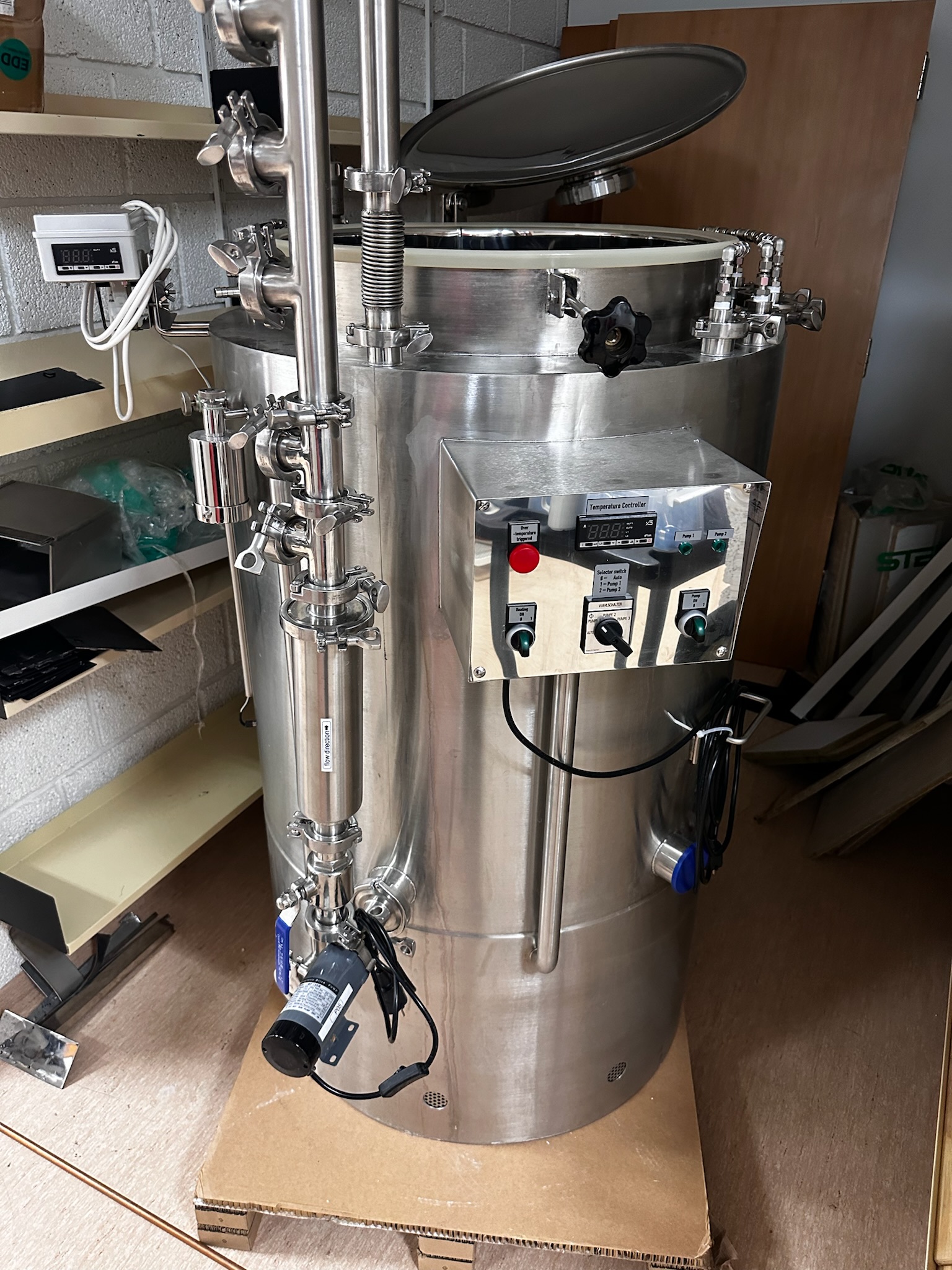 SELT / SOLD Breyttur 300L tankur notaður sem Bioreactor