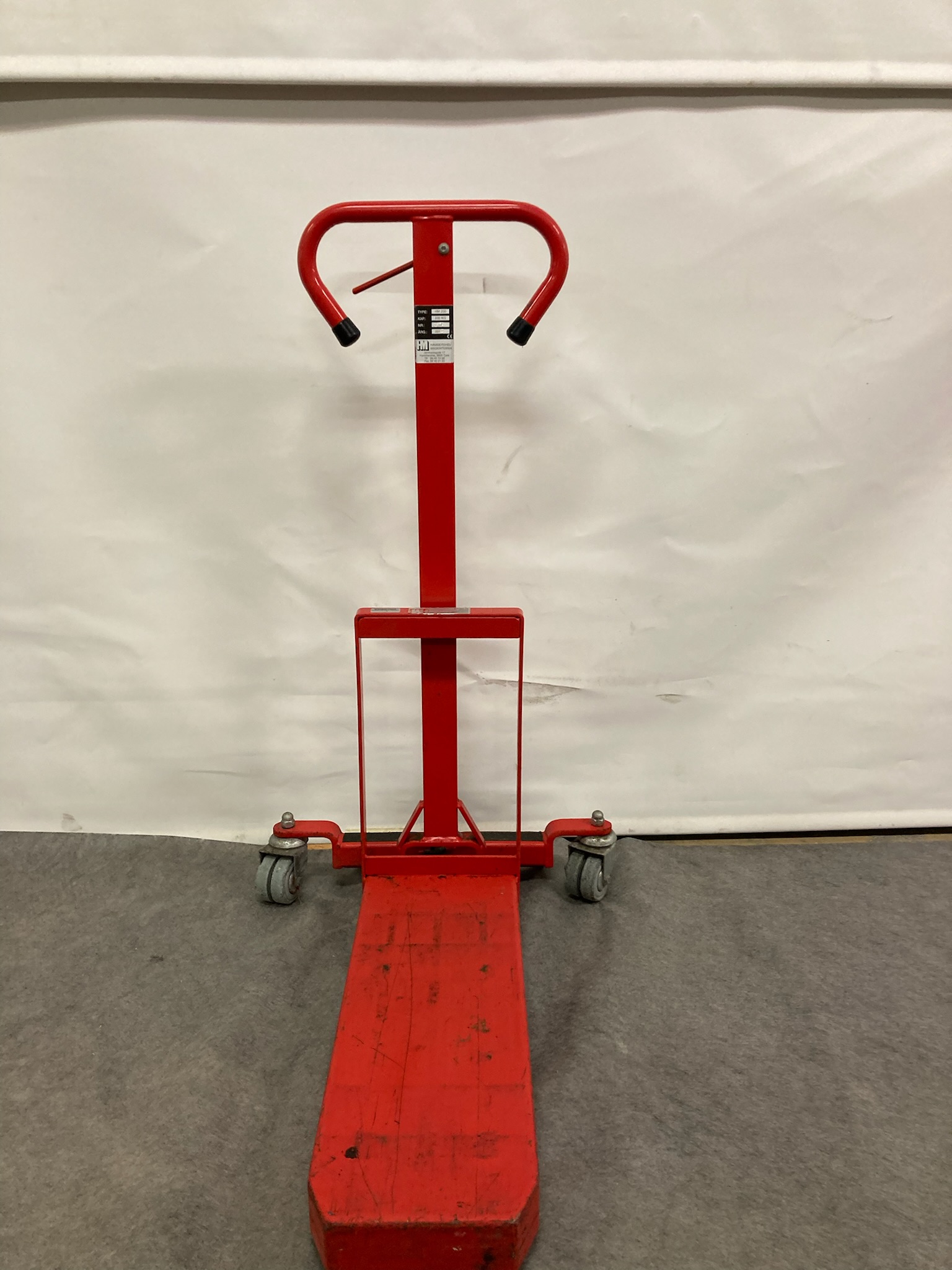 SELT / SOLD HM 200 tjakkur frá Verslunartækni 4