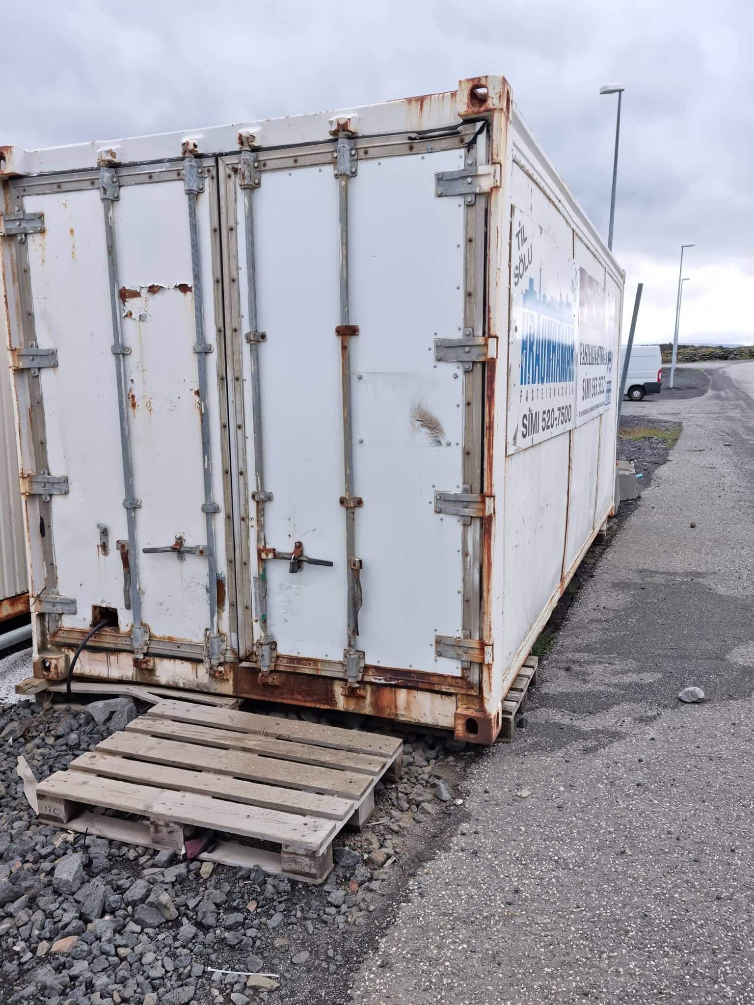 SELT / SOLD - Verkfæragámur með rafmagnstöflu
