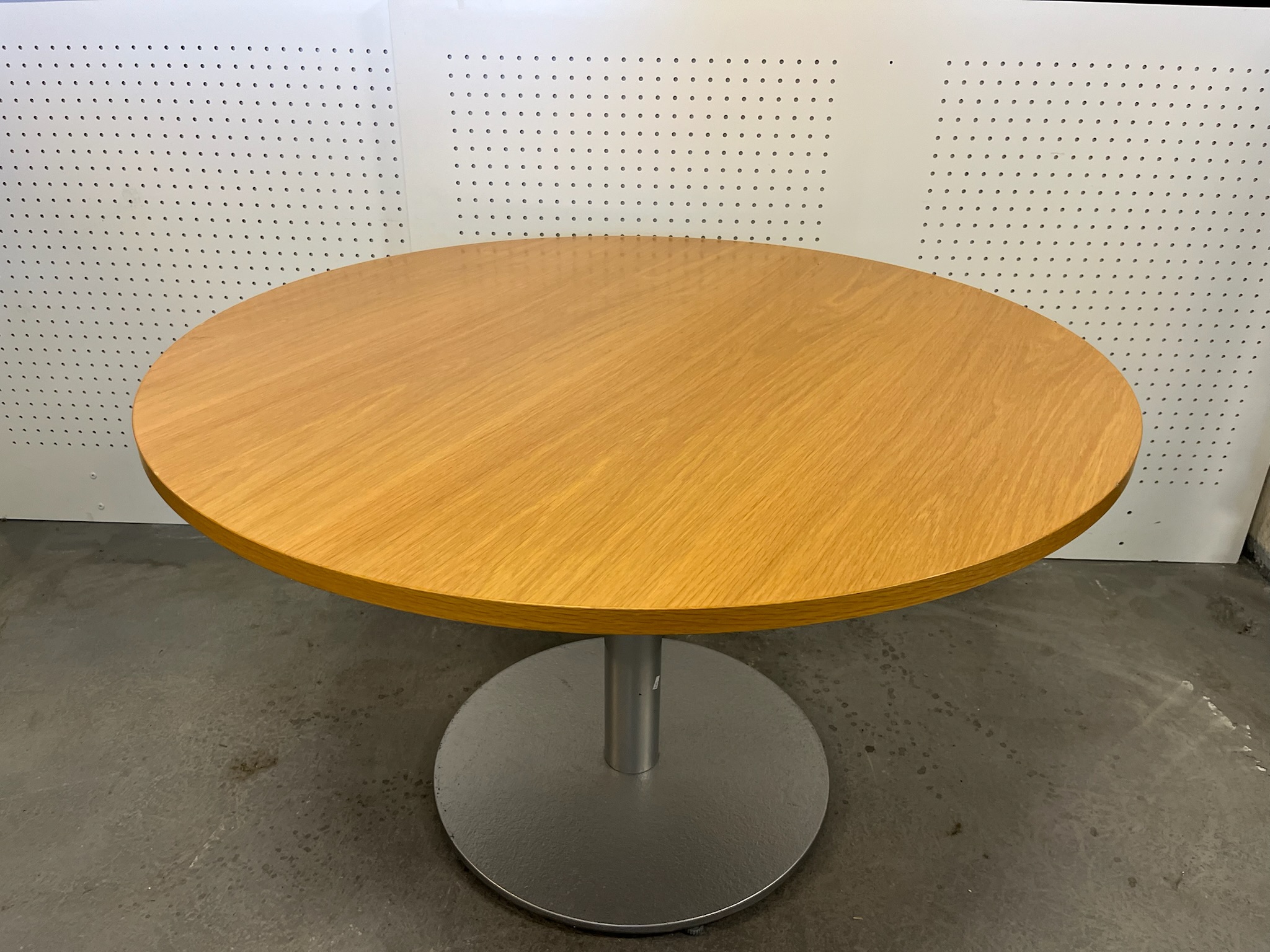 SELT / SOLD Hringborð, Ø120xH75sm.
