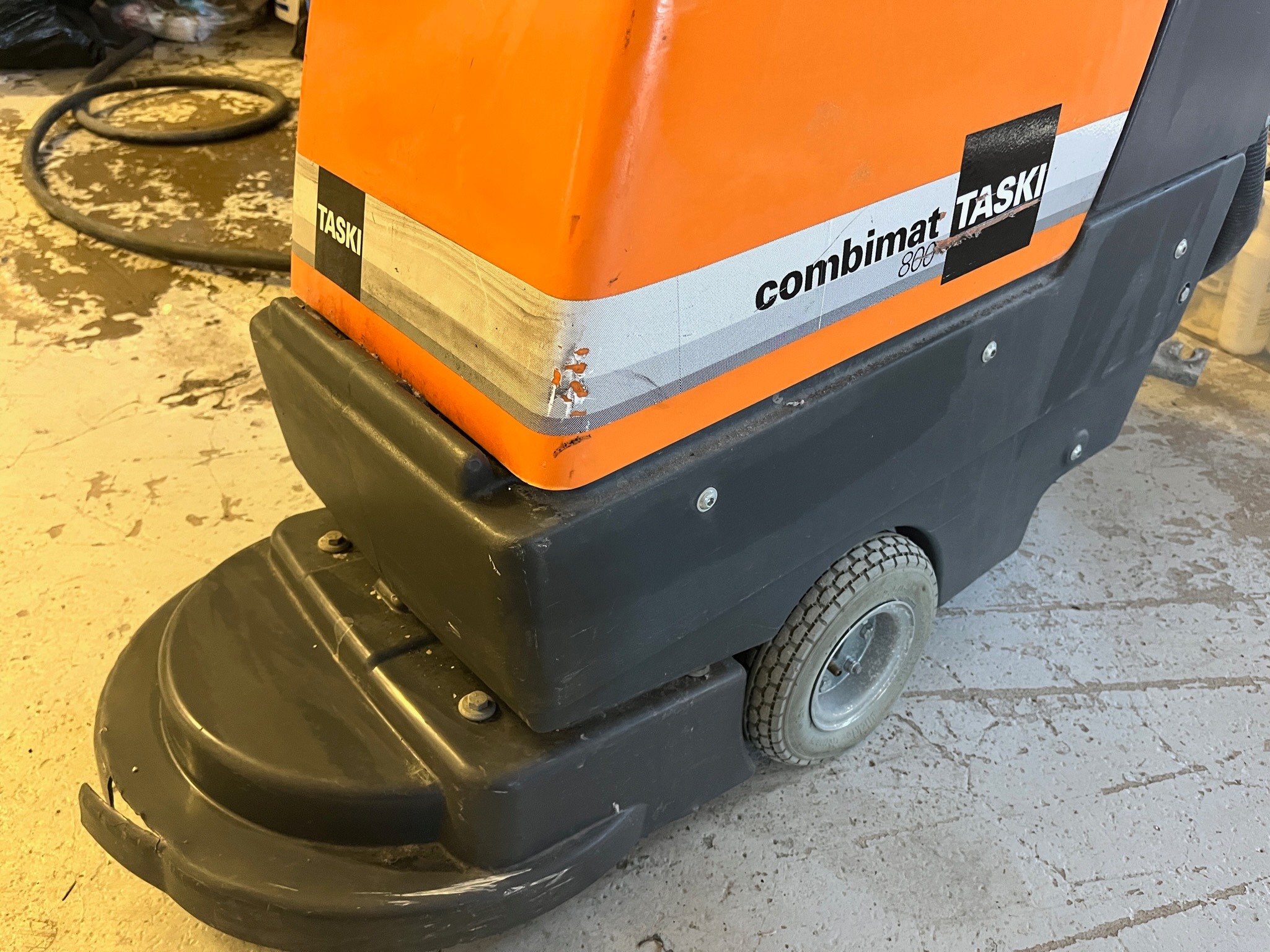 SELT / SOLD Taski skúringarvél 3