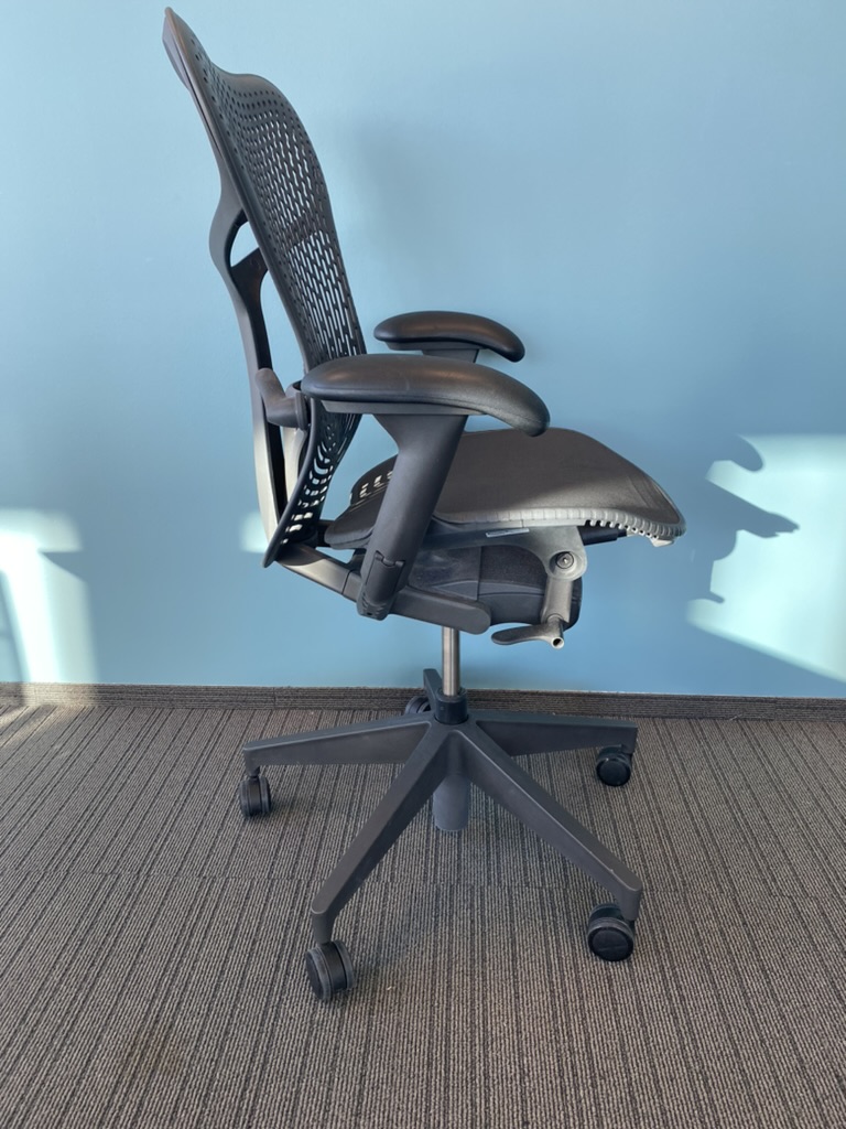 SELT / SOLD Herman Miller Mirra 2 frá Pennanum, sem nýir 3