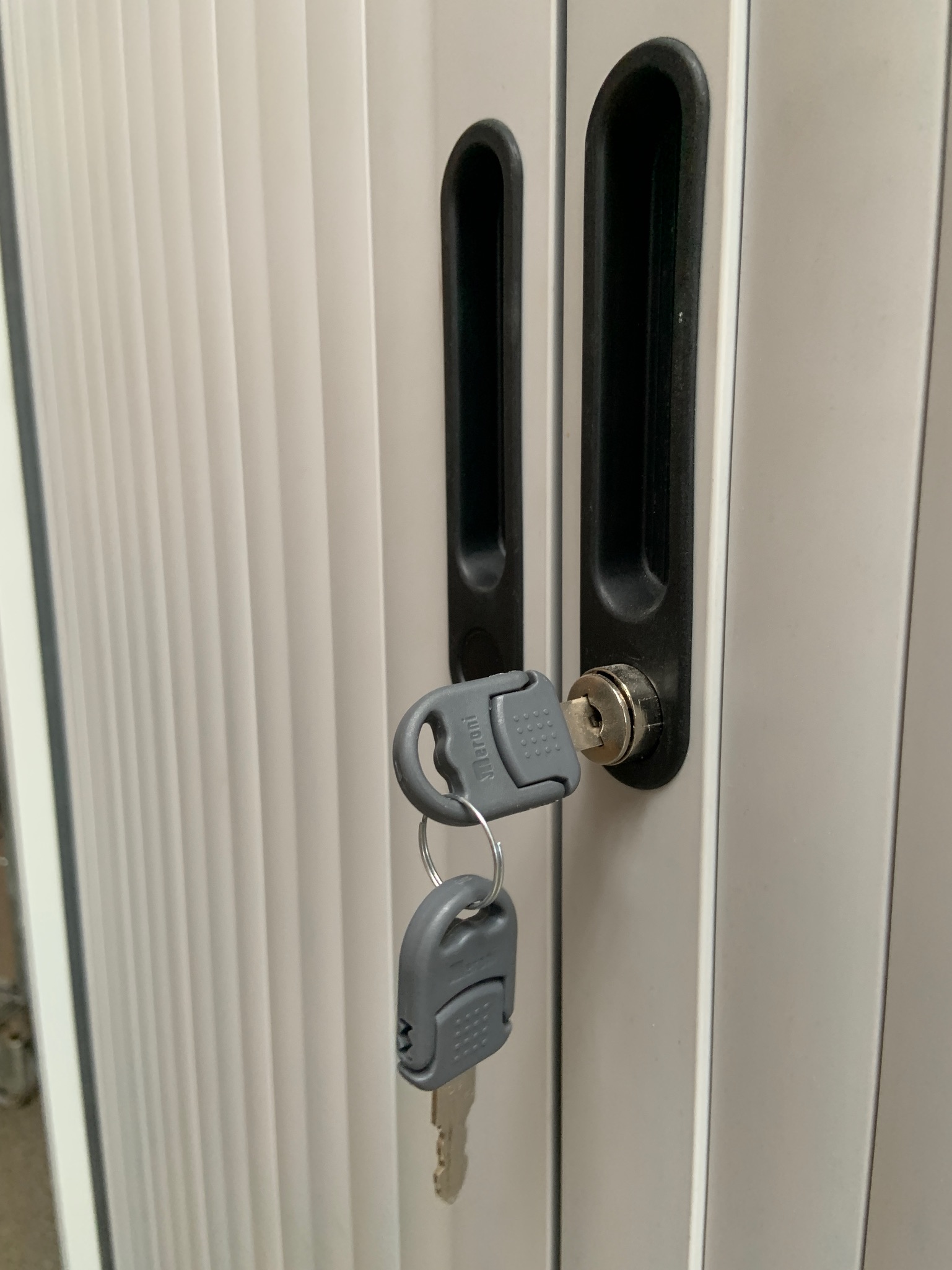 Selt-Metal design renniskápur 5