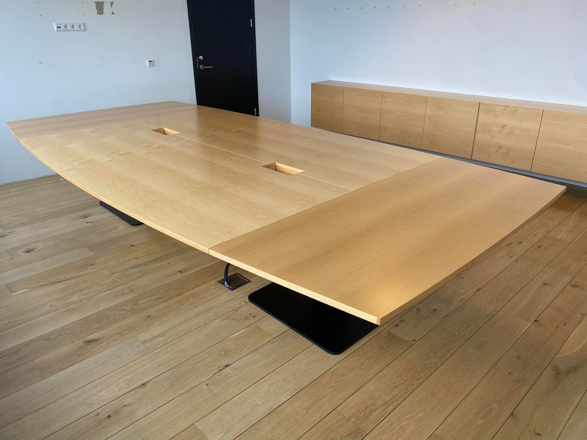 SELT - undarborð 12-14 manna - Sérsmíði - L400cm x B185cm - Skenkur í stíl 6
