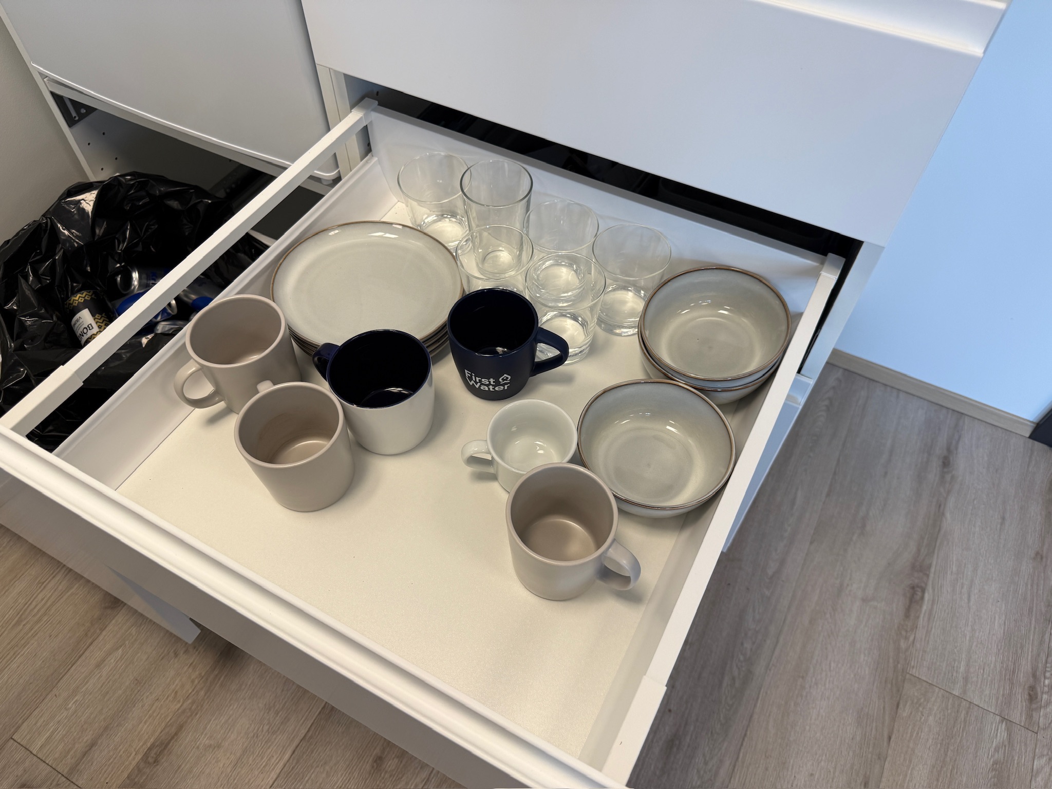 SELT / SOLD IKEA innrétting með Logik kæliskáp, H236xB121sm. 6