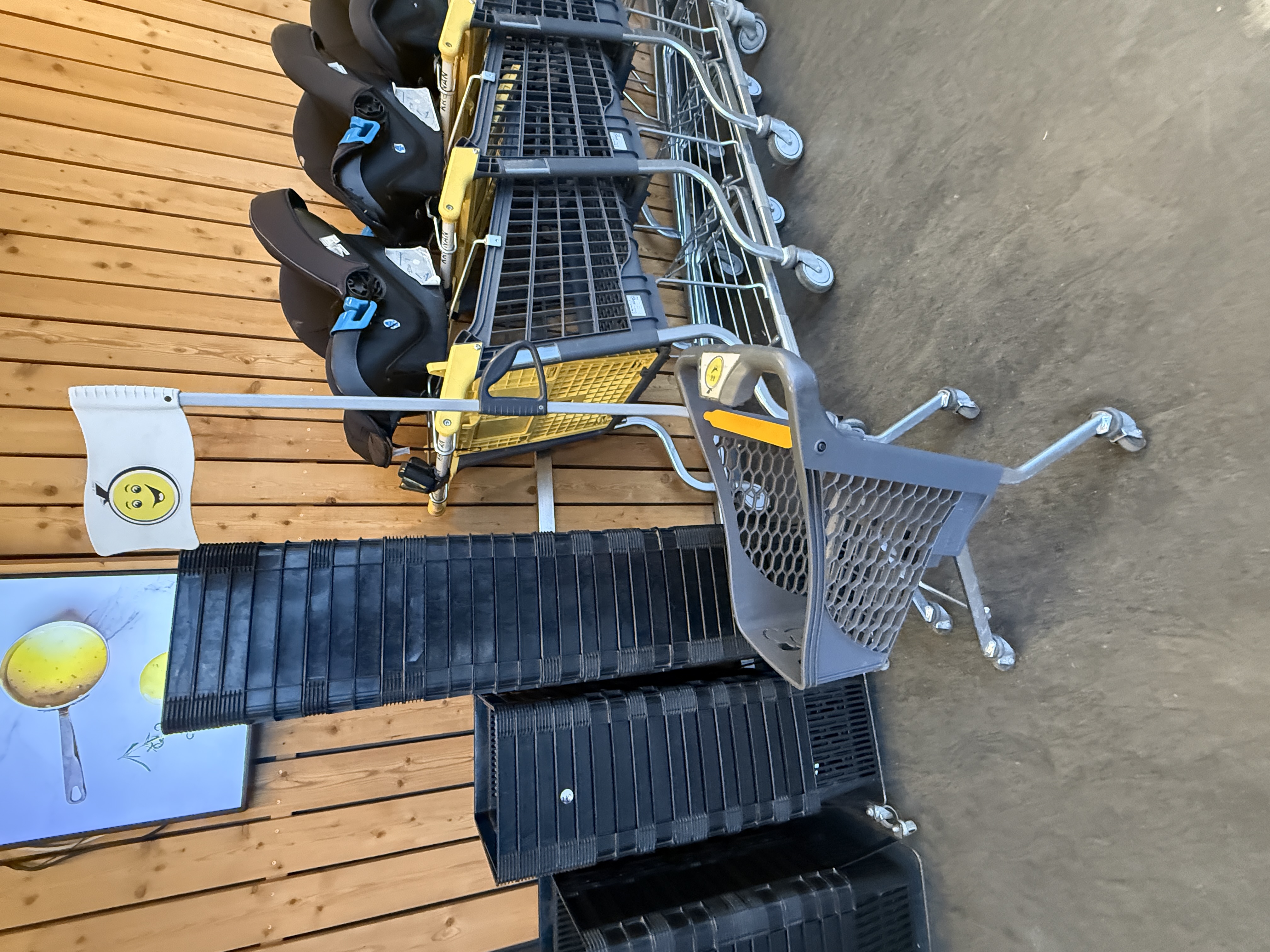 SELT / SOLD Barnainnkaupakerra (25 L / 25 kg) Wanzl Tangolino (15 stk) 5