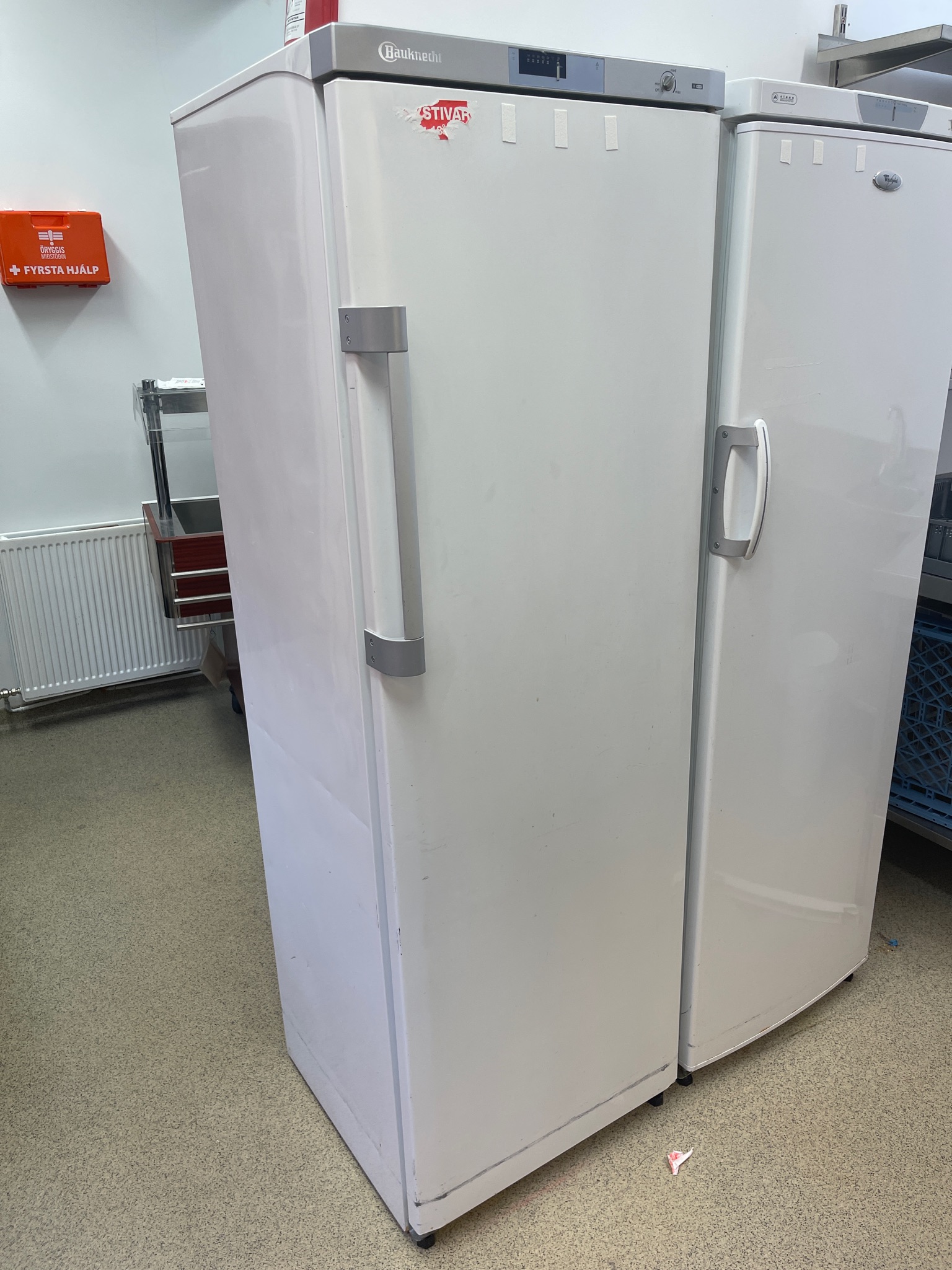 SELT - Bauknecht frystir 235L