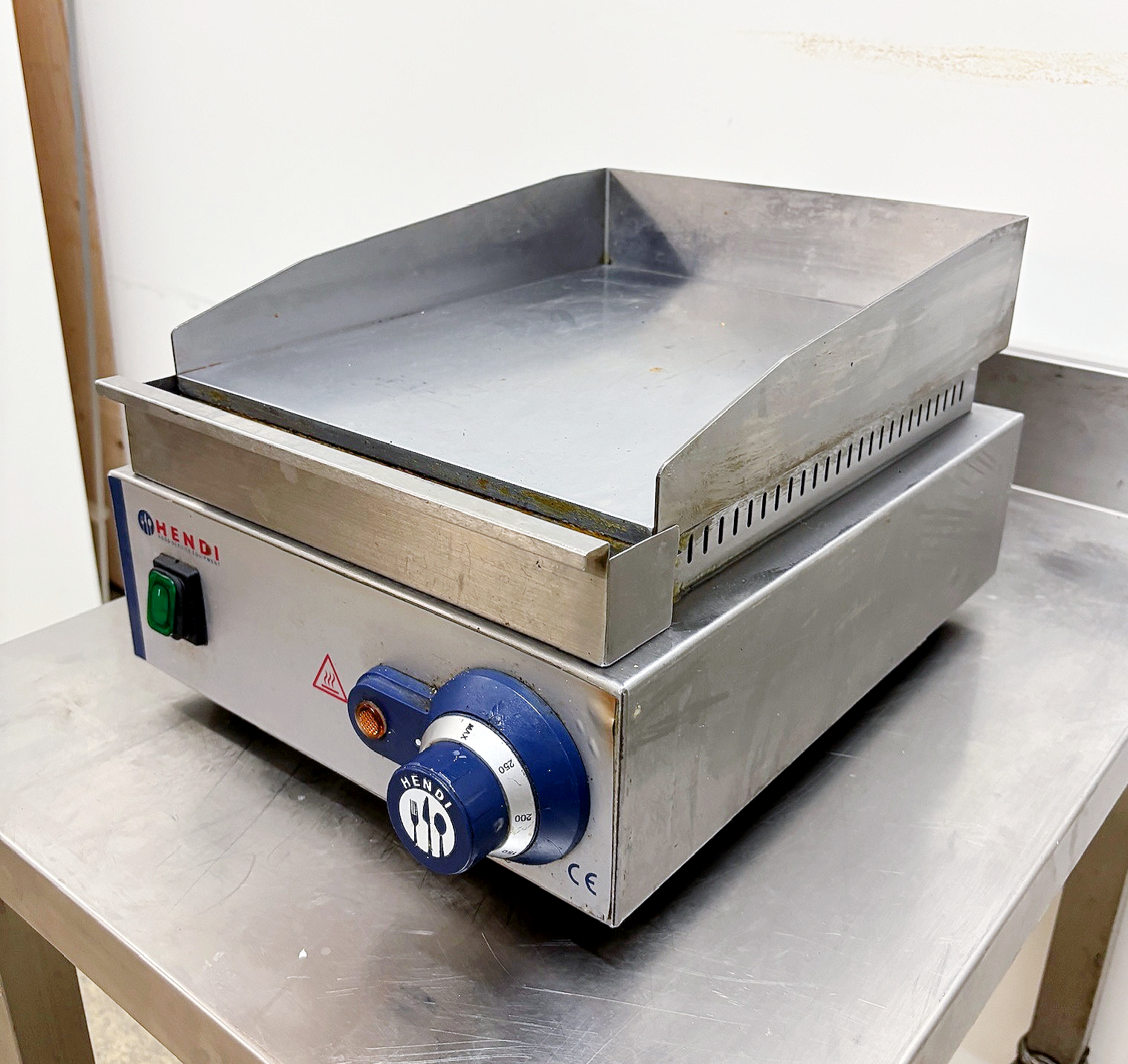 SELT / SOLD Hendi grillpanna, raf D38 x B30 x H25 sm.