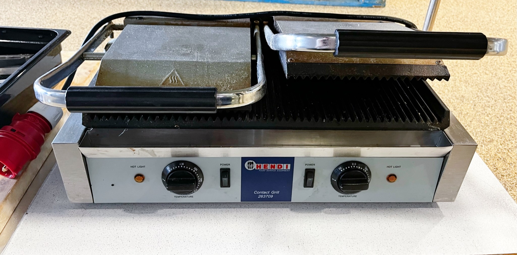 SELT / SOLD Hendi contact grill