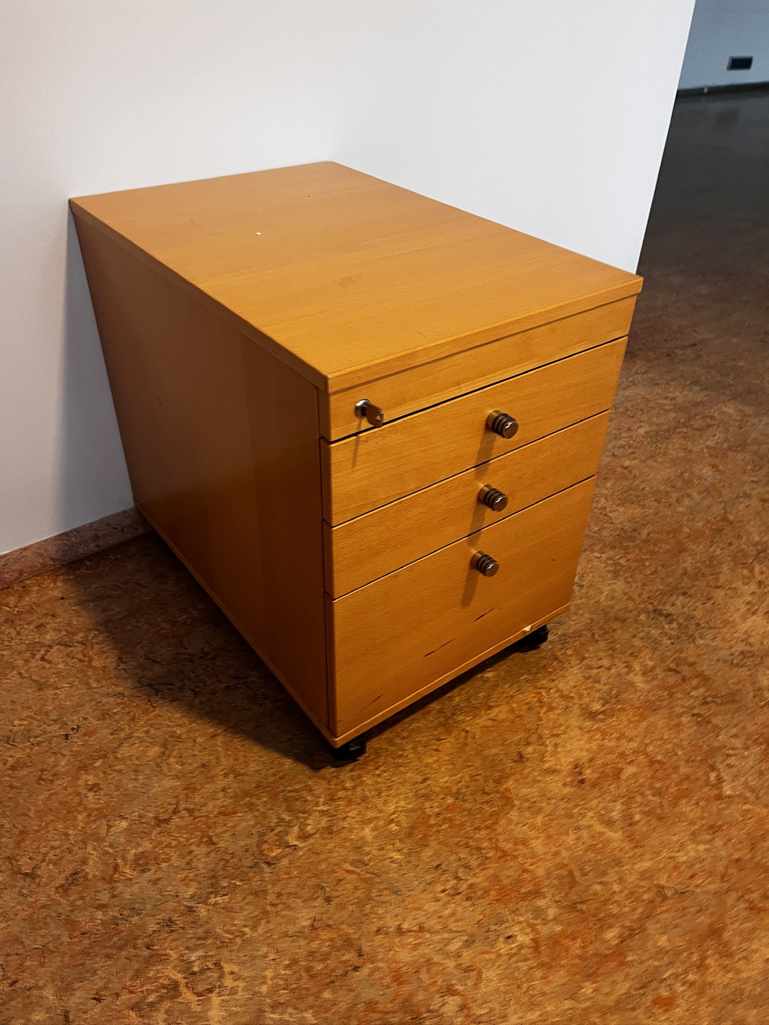 SELT / SOLD Skrifstofukálfur frá Á. Guðmundsson 2