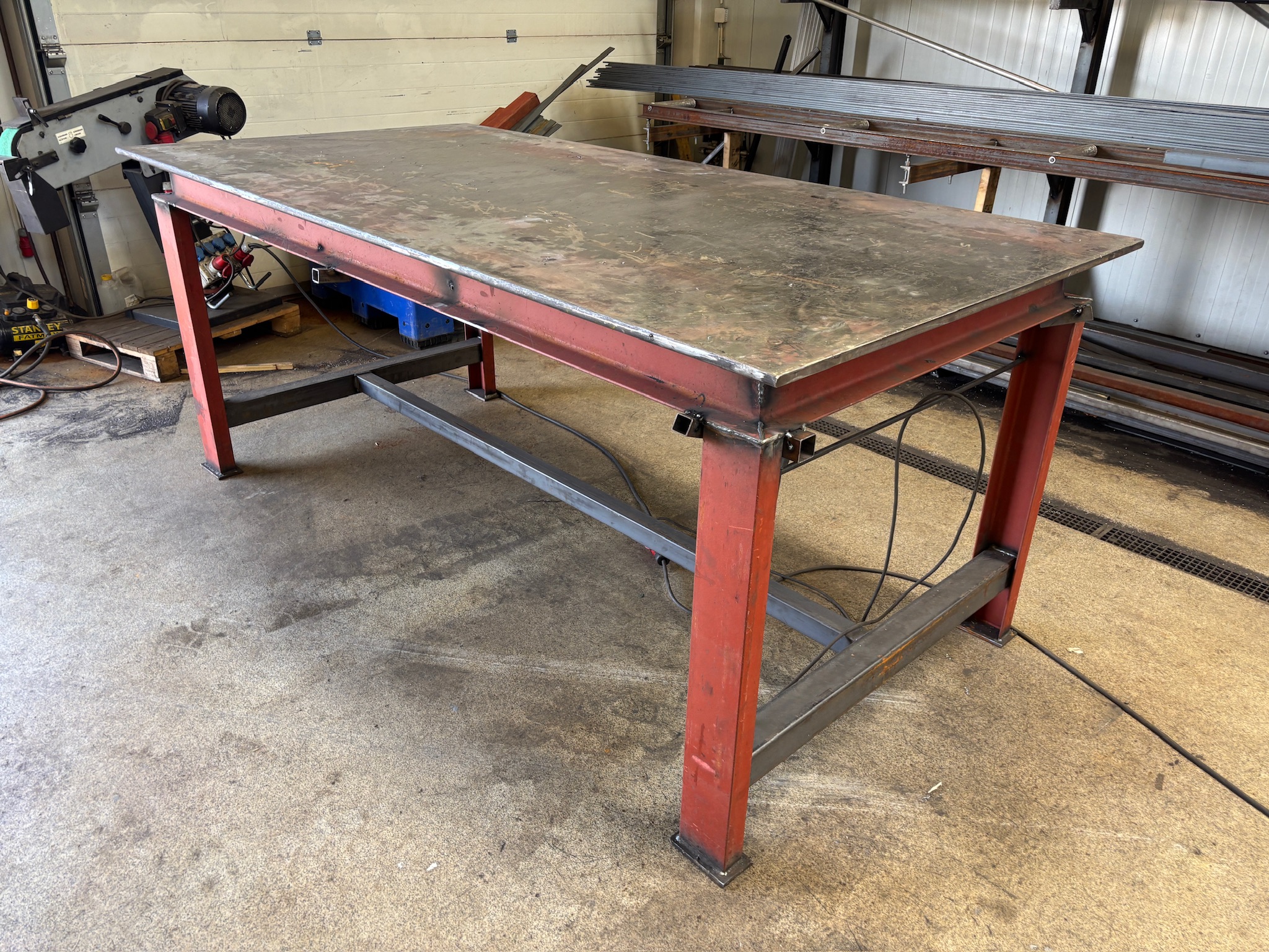 SELT / SOLD - Suðuborð, B250xD126xH105sm.