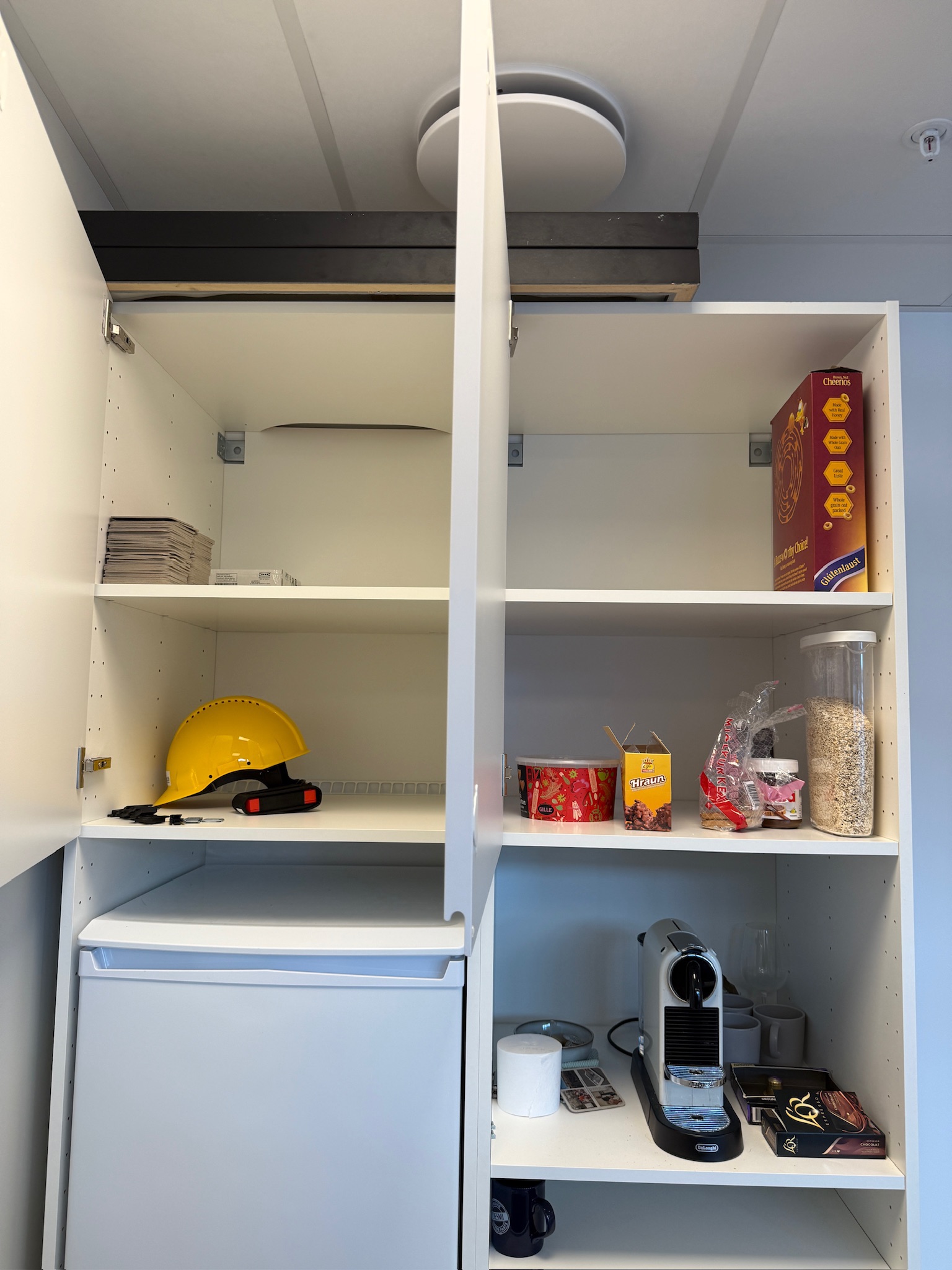 SELT / SOLD IKEA innrétting með Logik kæliskáp, H236xB121sm. 5