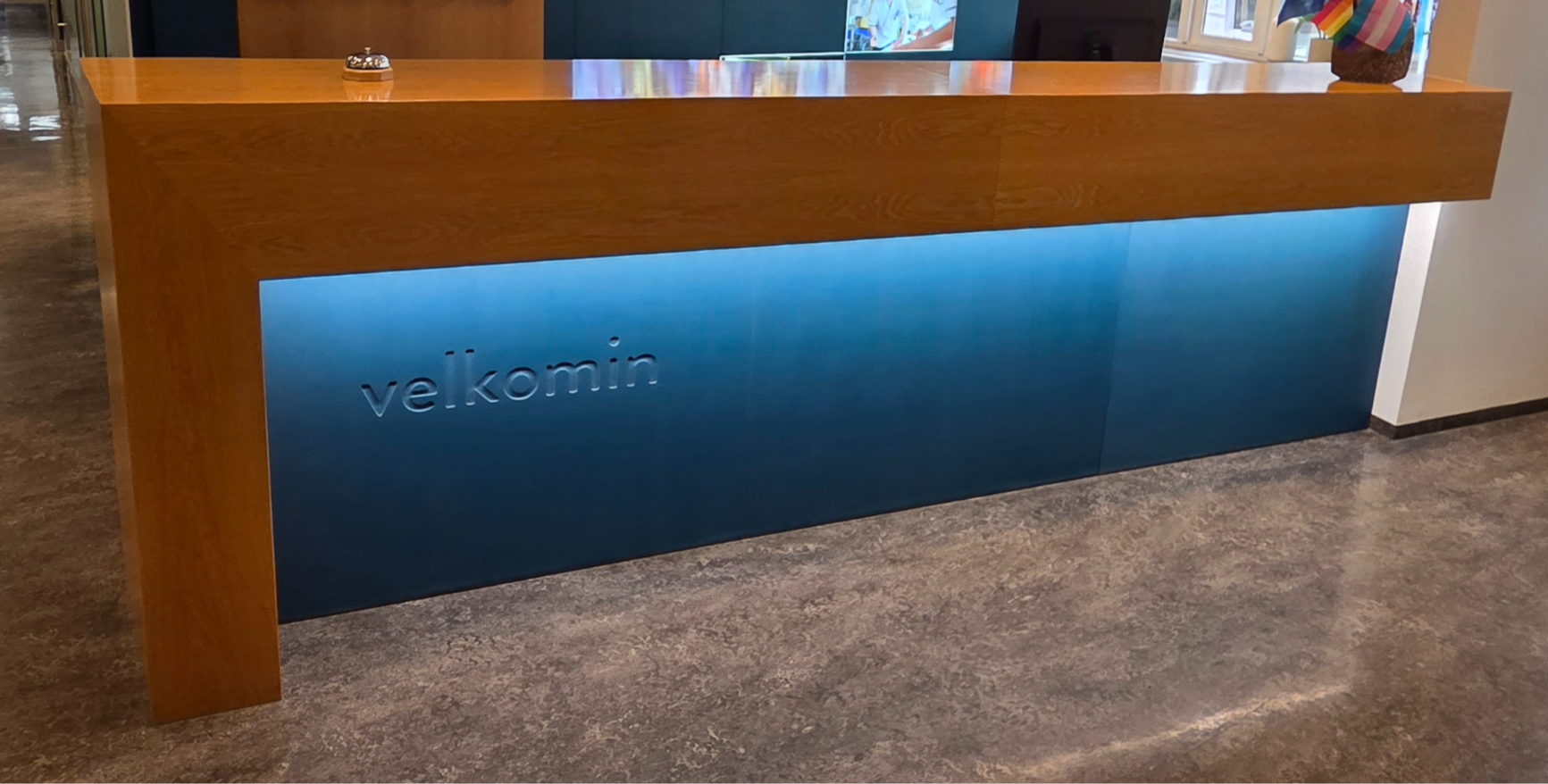 SELT / SOLD Móttökuborð með ledlýsingu, sérsmíði - tvær starfsstöðvar 2