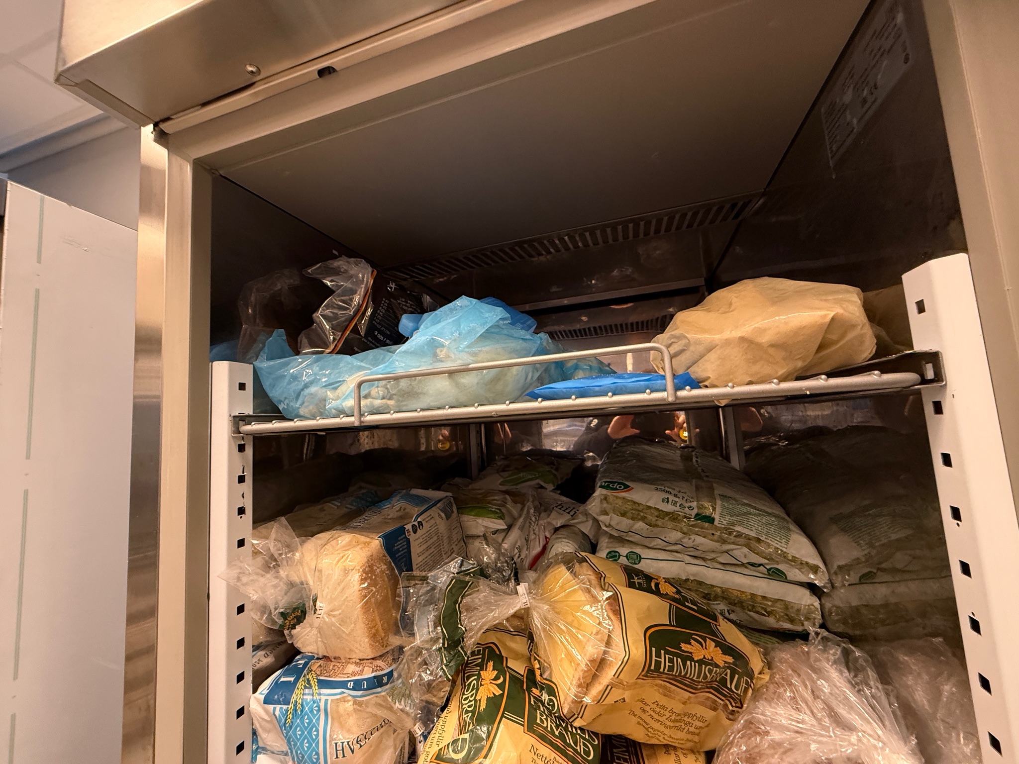 SELT / SOLD Zanussi kæliskápur – 670 L (2018) H206 x D83 x B71 sm. 7