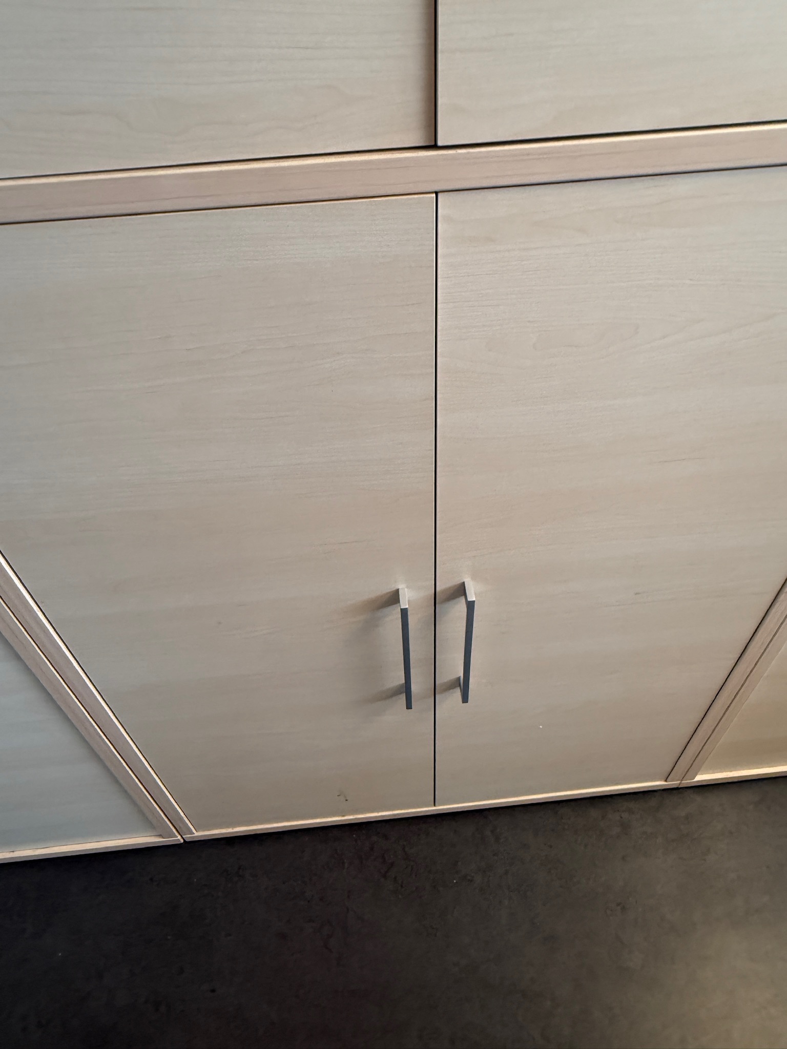 SELT / SOLD Skrifstofuskápar H220x90xD40dm. - Sambíóin Álfabakka 5