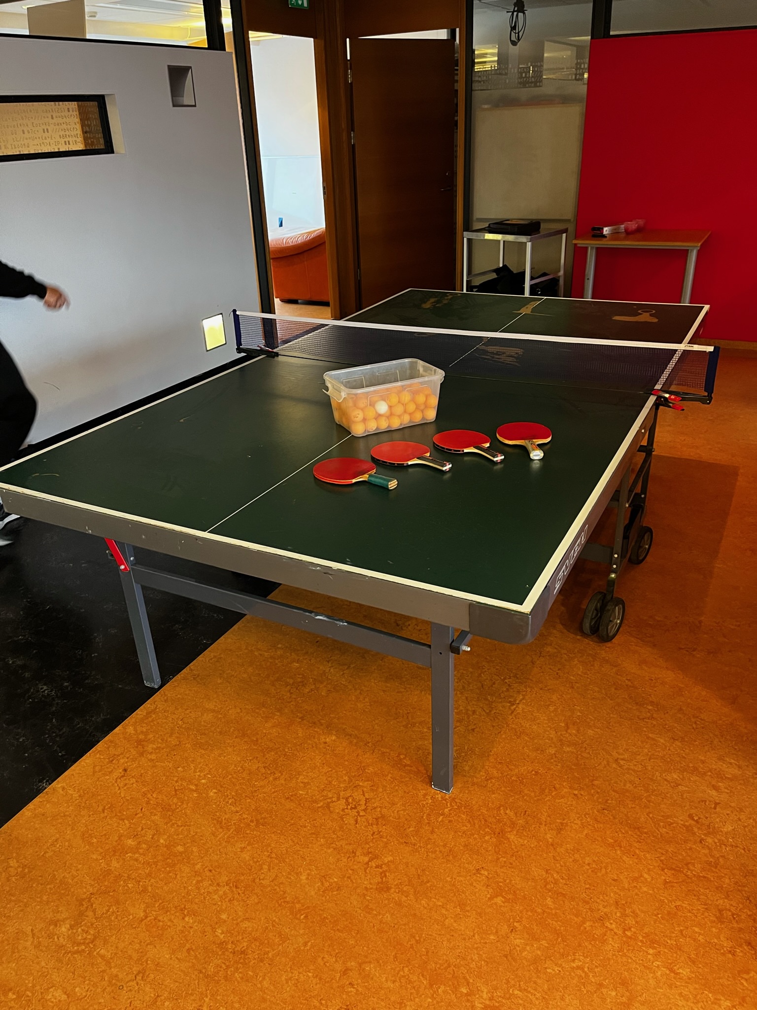 selt/sold Borðtennisborð með öllum fylgihlutum