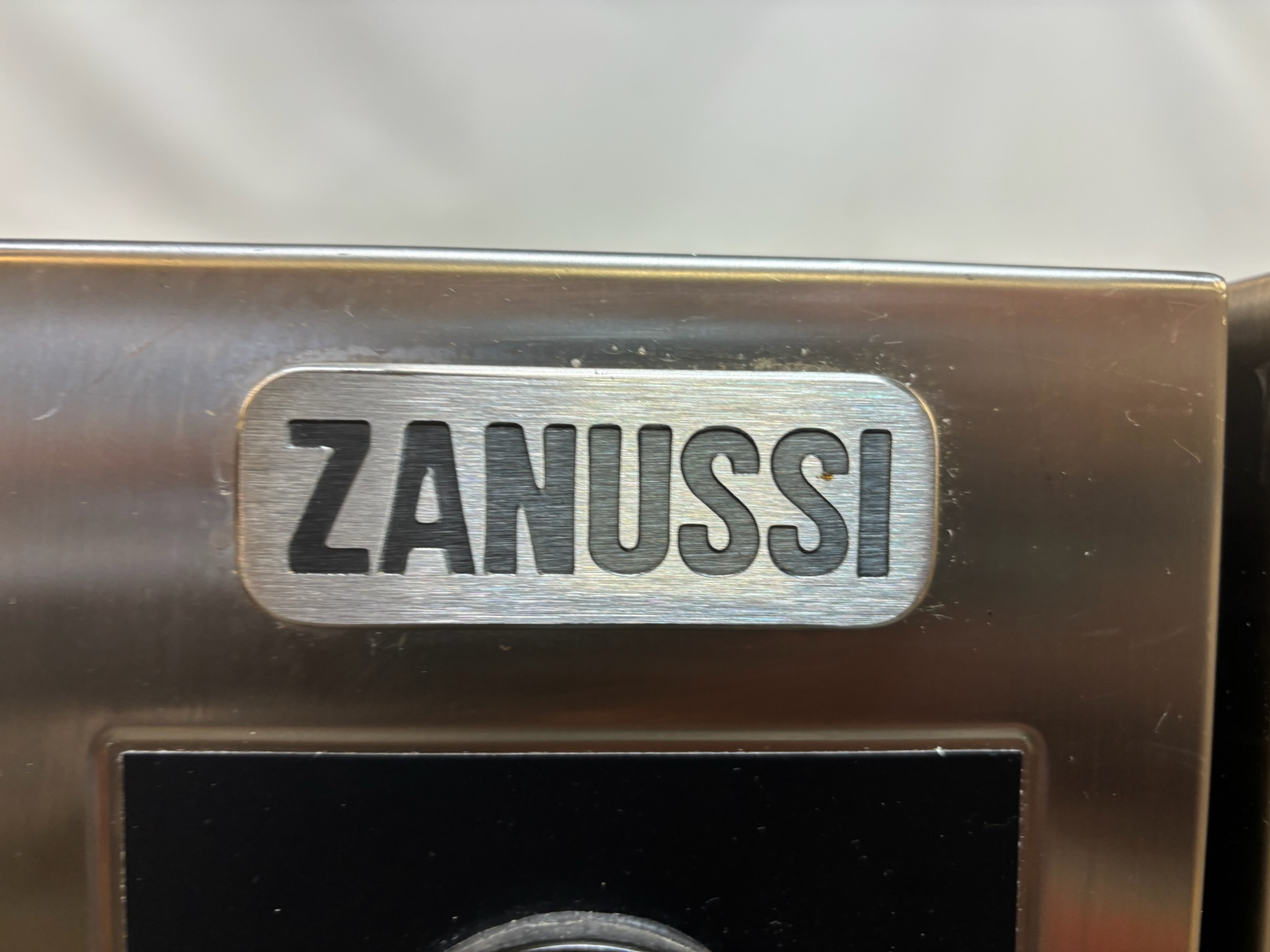 SELT / SOLD Zanussi gufuofn á standi, 10 skúffur 6