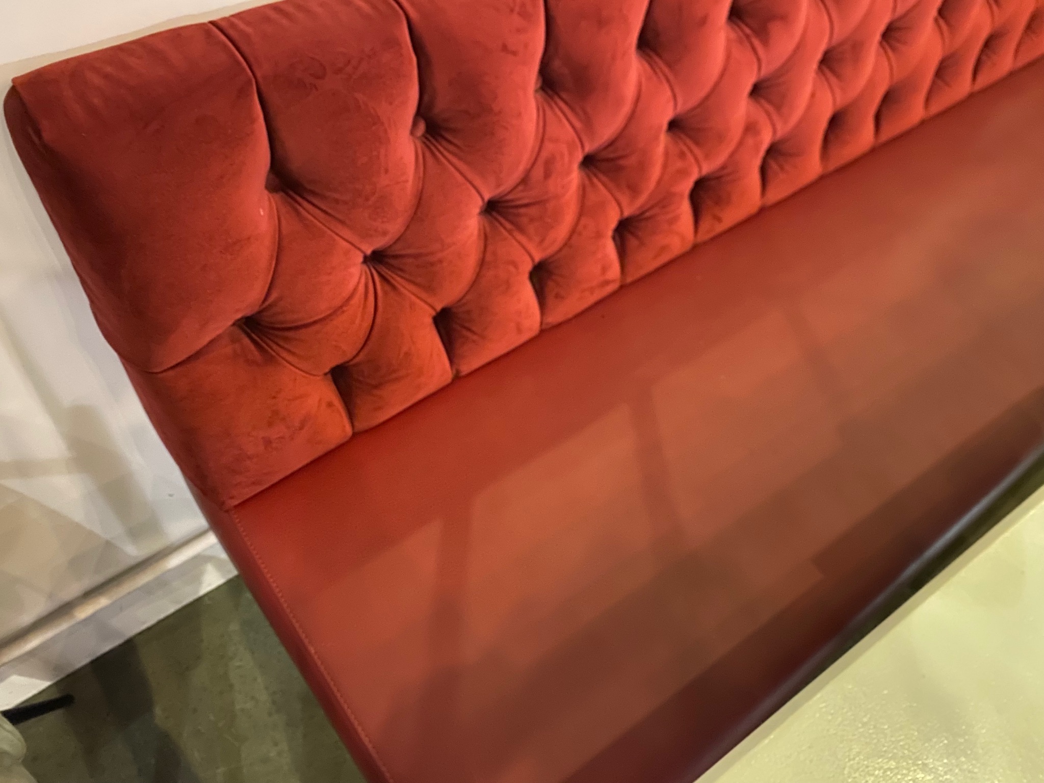 SELT / SOLD - Lounge sófi - velvet og leðurlíki, B216 x D49 sm. (2 stk.) 4