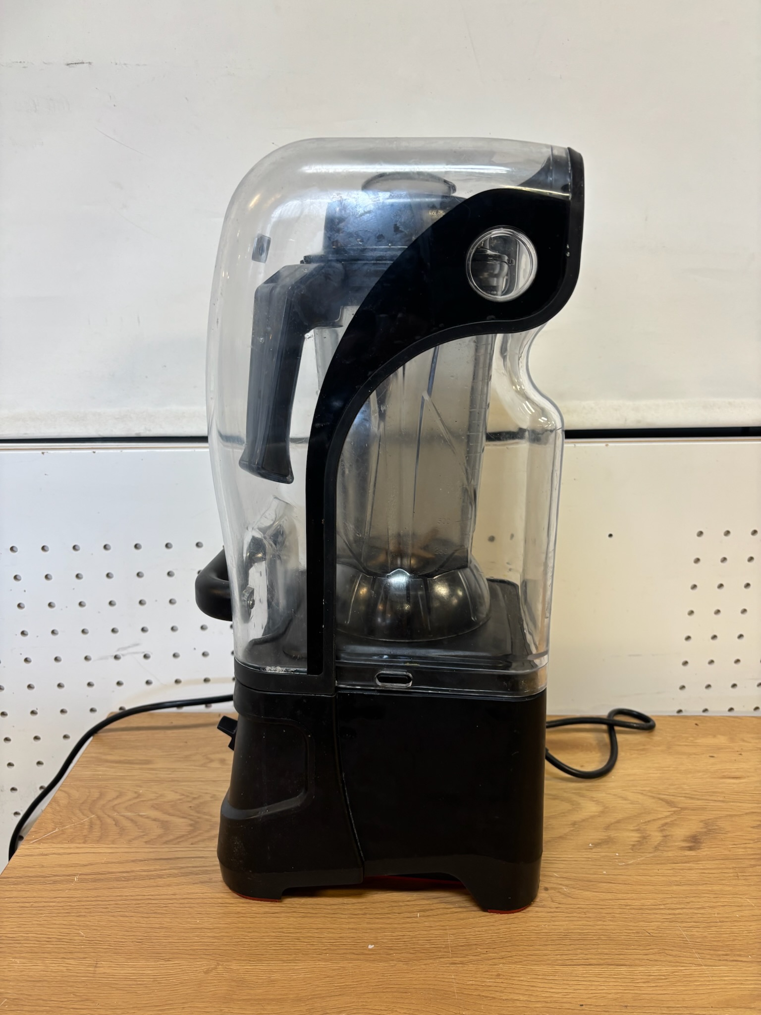 SELT / SOLD Hendi blandari með hljóðhlíf frá BVT 2