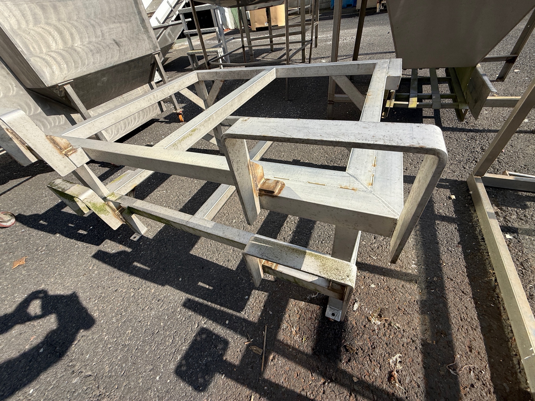 SELT / SOLD Grind ryðfrítt L120 x B95 x H30 sm 6