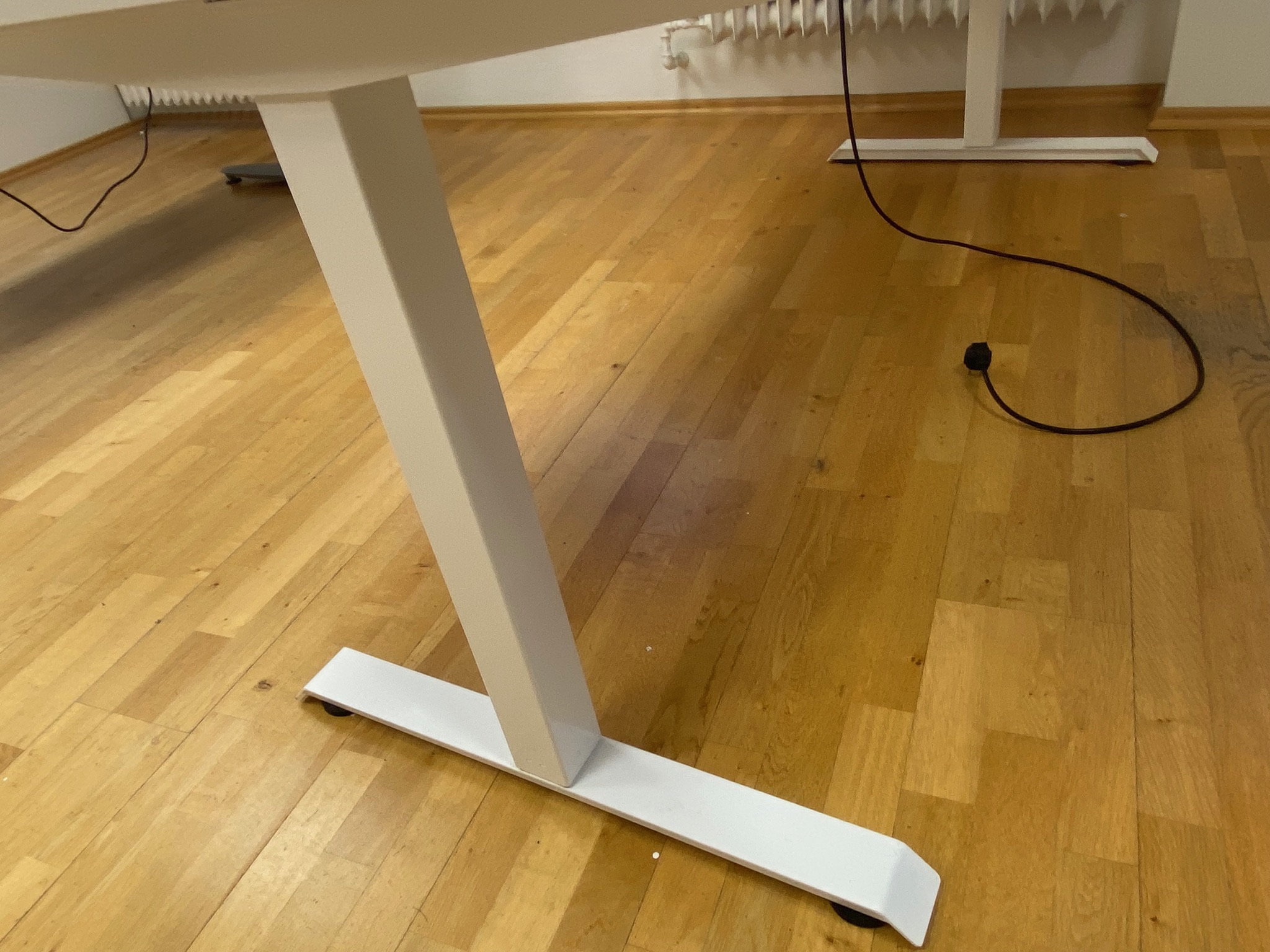 SELT/SOLD Rafmagnsborð hvítt frá Pennanum, 180 x 80 sm. 9