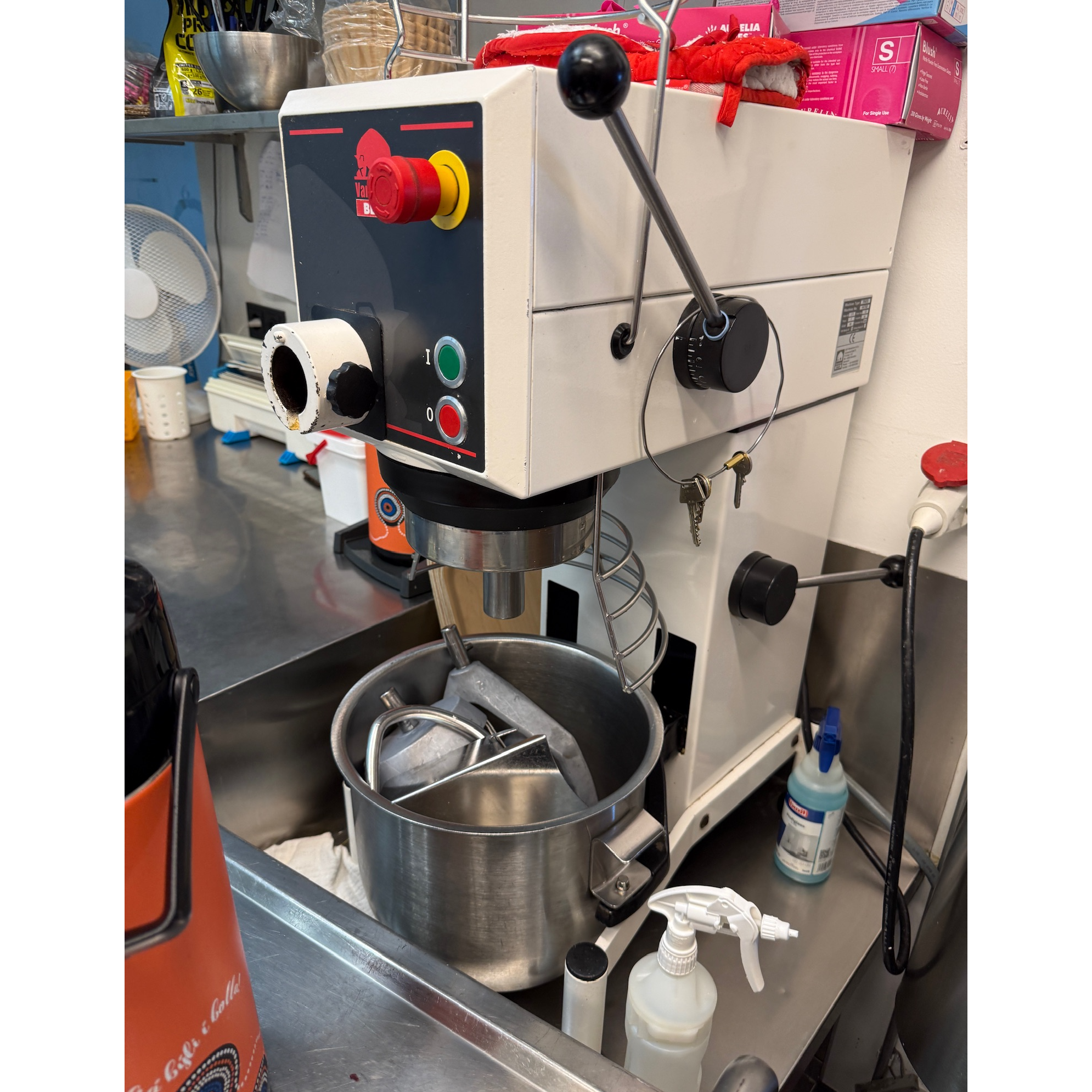 SELT / SOLD Varimixer Bear hrærivél, 20L 2