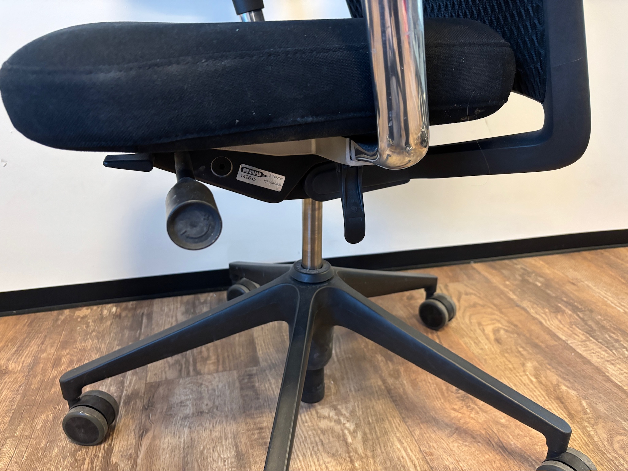 SELT / SOLD Vitra skrifborðsstóll frá Pennanum 8