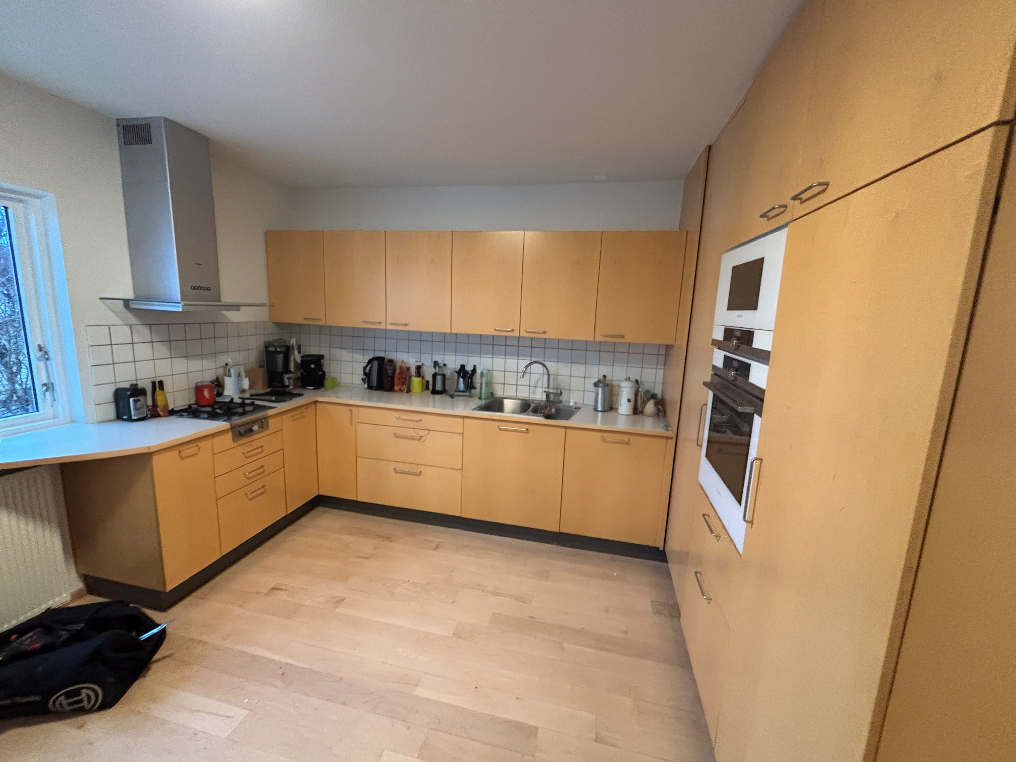 SELT / SOLD - Fullbúin eldhúsinnrétting frá Brúnás, H247 B190-300-240