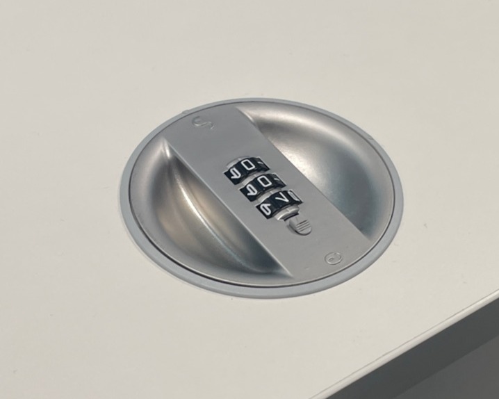 Selt / Endurnýtt- IKEA Galant skápur með rennihurð og læsingu 3