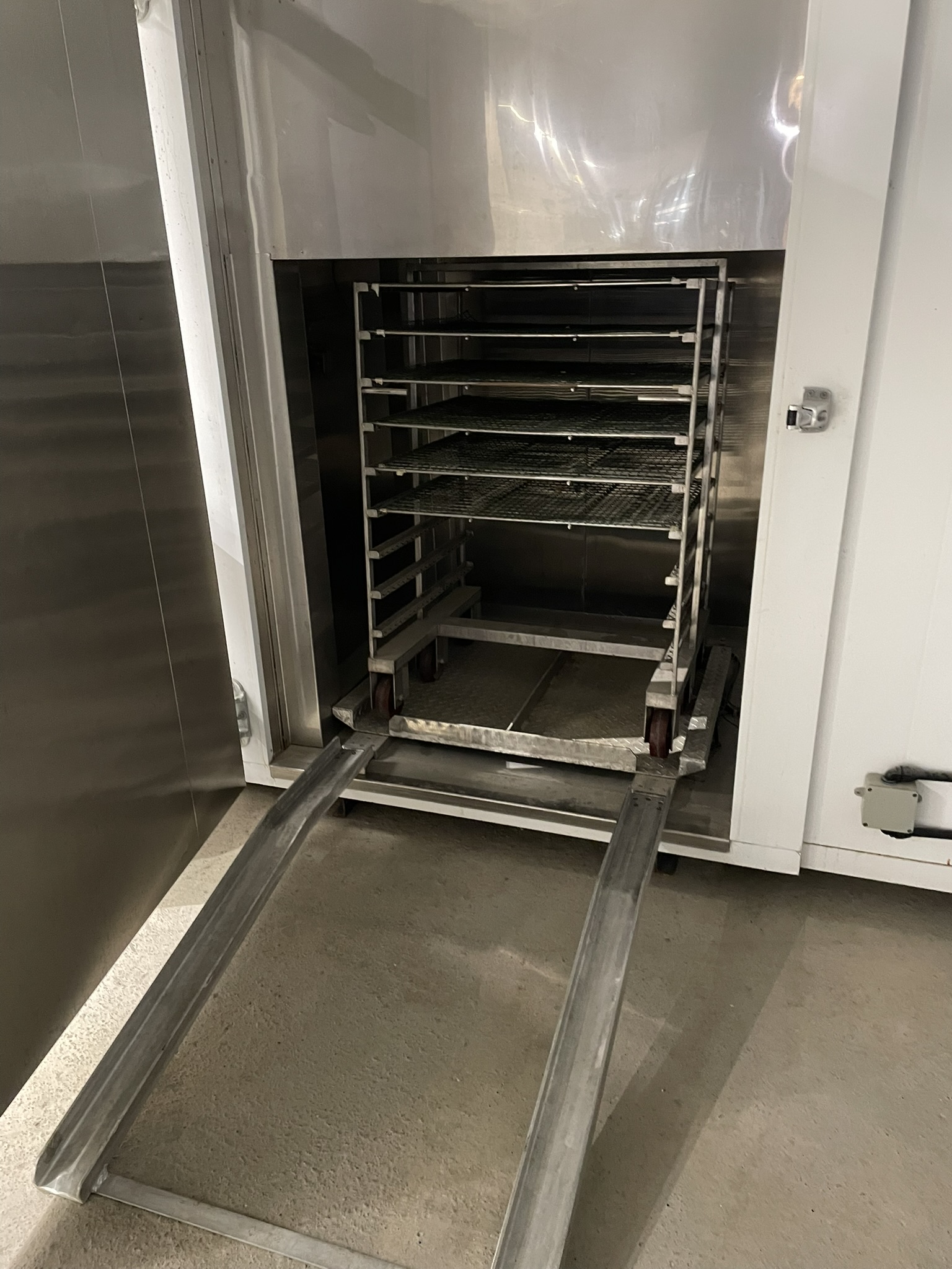 SELT / SOLD Matvælaþurrkklefi - Hæð 254 * 250 sm 4