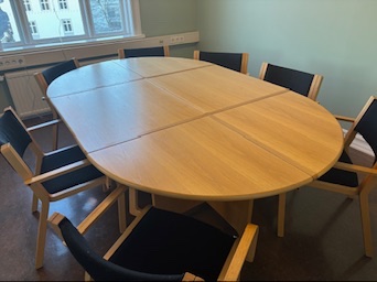 SELT / SOLD - Viðarstólar með svöru tauáklæði staflanlegir (9stk) 5