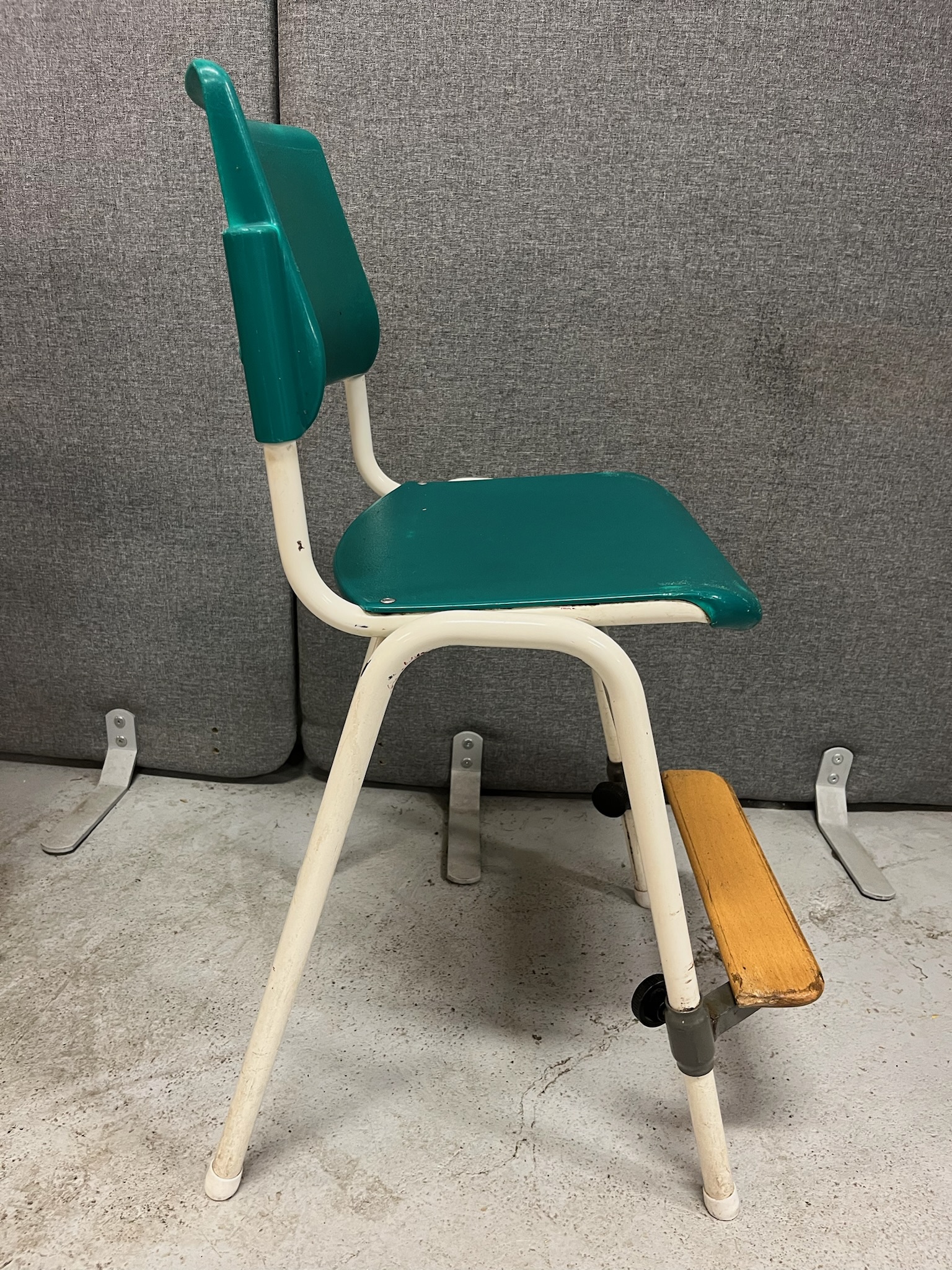 SELT / SOLD Sterkbyggður skólastóll (41 stk.) 6