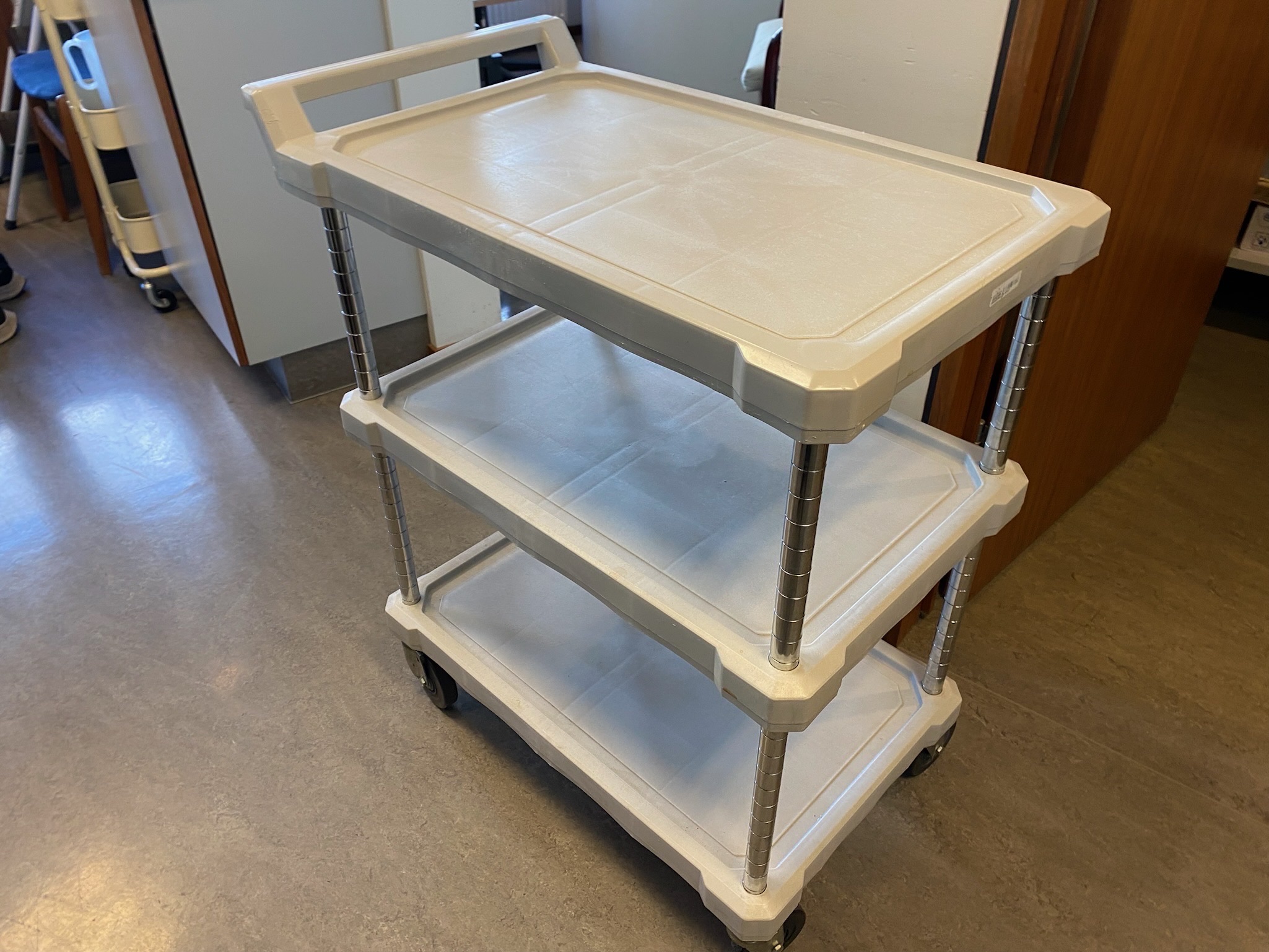 SELT / SOLD Hjólavagn plast 70x43xH85 - Alþingi