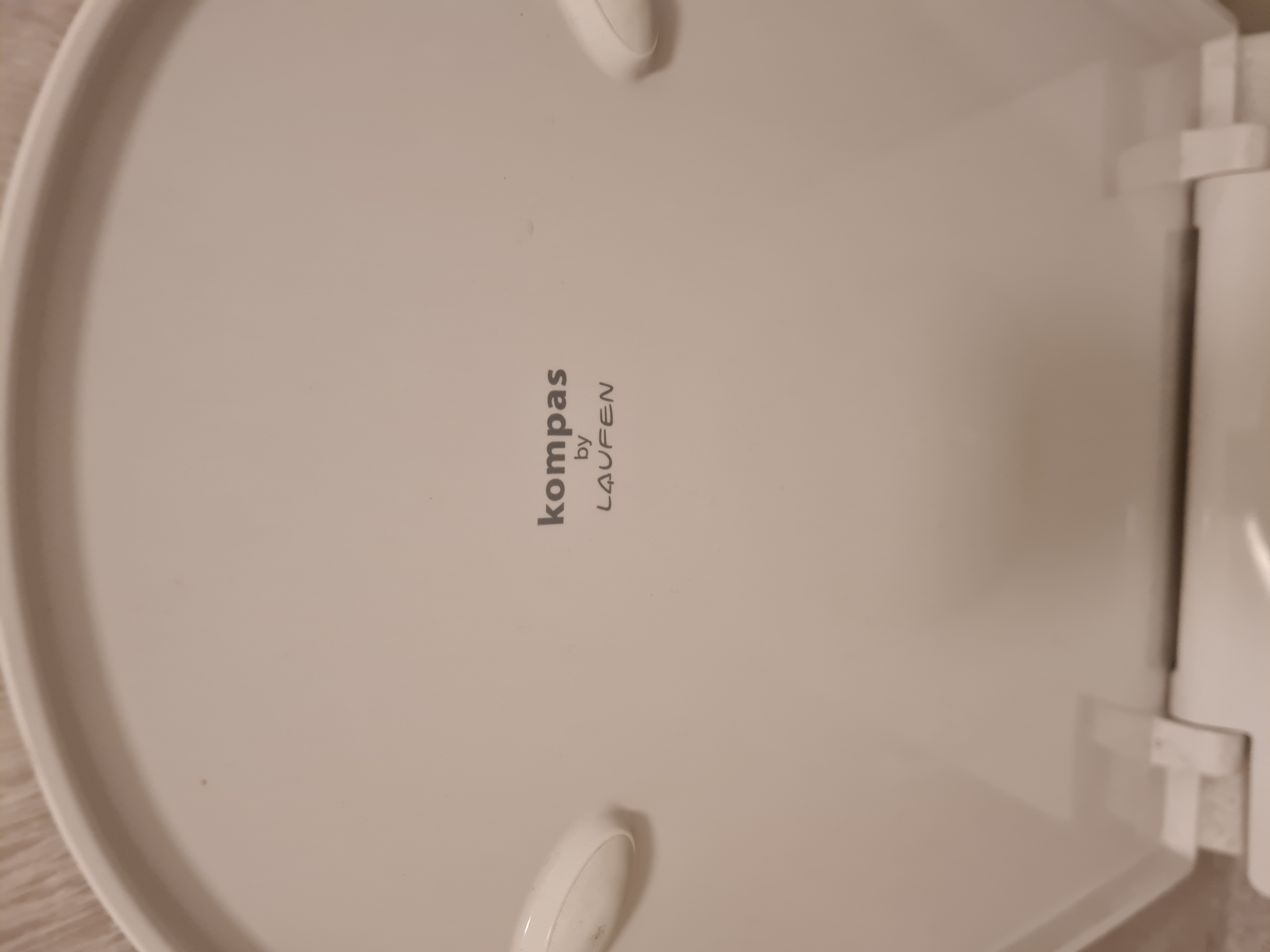 SELT / SOLD - WC veggskál LAUFEN - seta og kassi 4