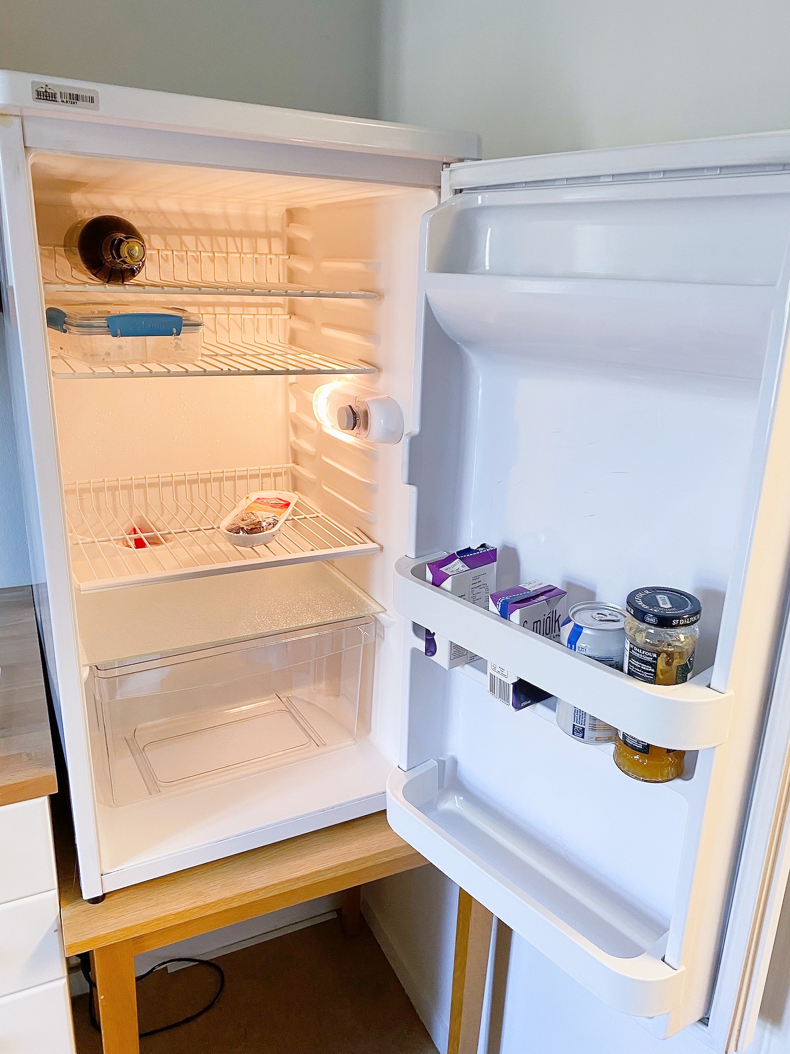 SELT / SOLD Ignis kæliskápur - Alþingi 2