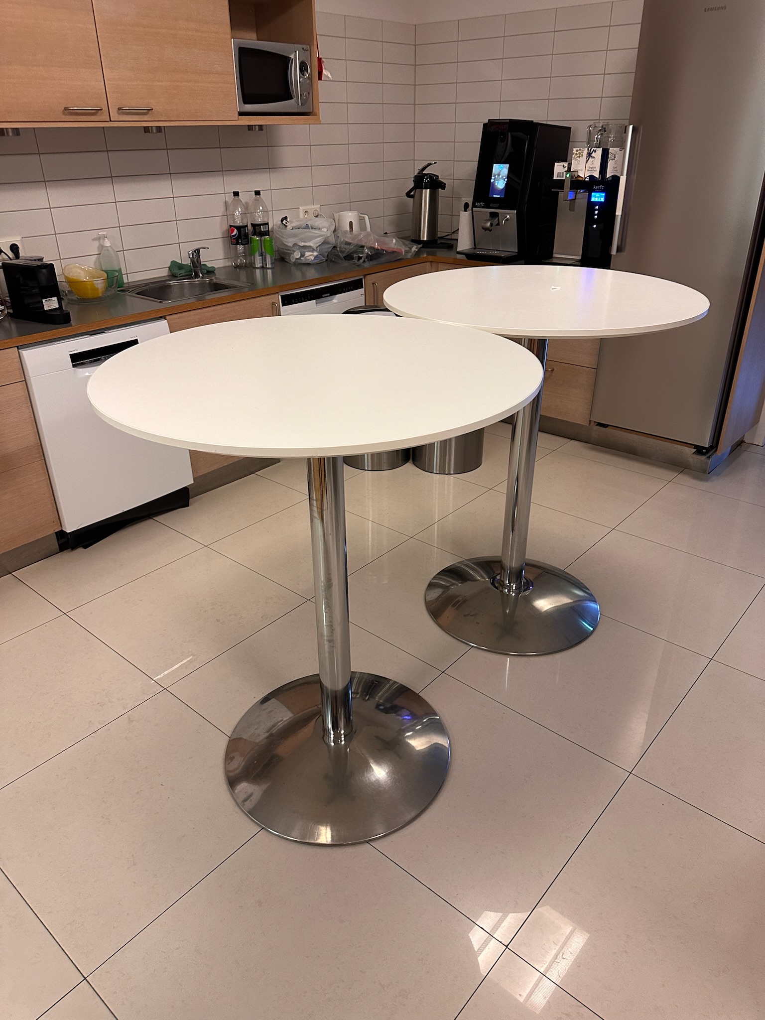 SELT / SOLD Barborð / hringborð, H108 x B70 sm.
