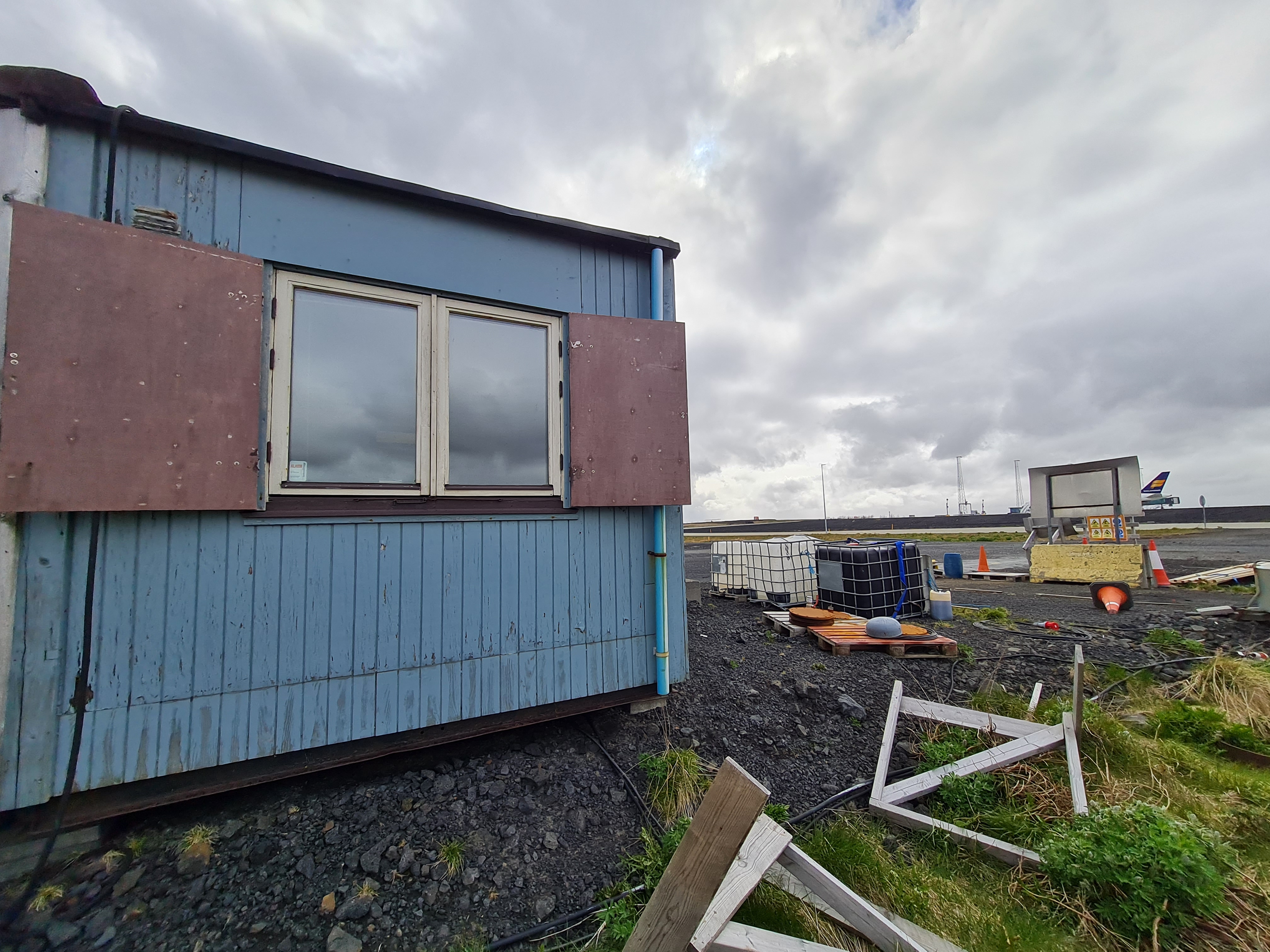 SELT / SOLD - Smáhýsi Airport Nr. 01 - 29 fm. Útihurð og tvö herbergi 5