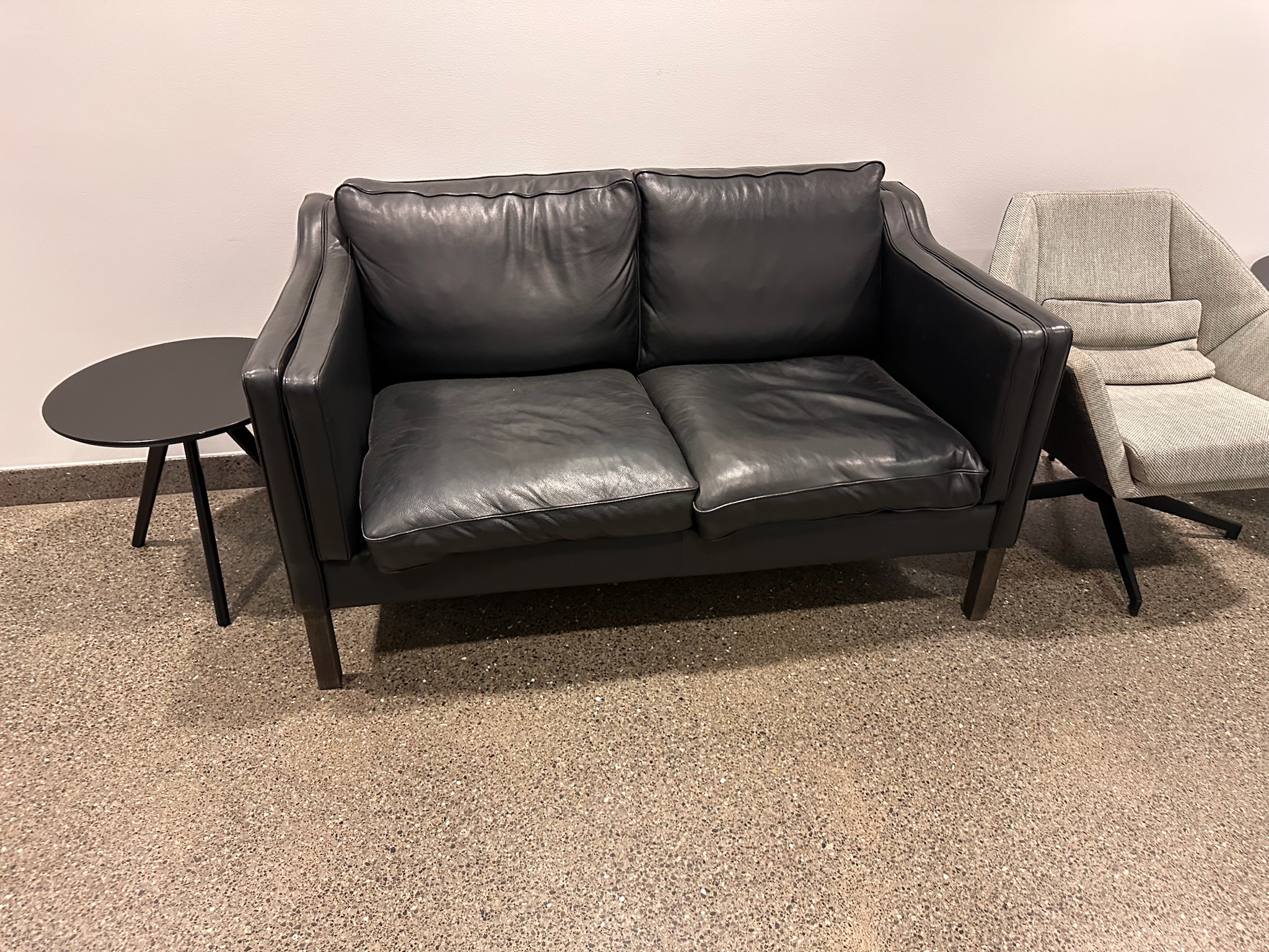 SELT / SOLD Vandaður leðursófi - 2gja sæta 3