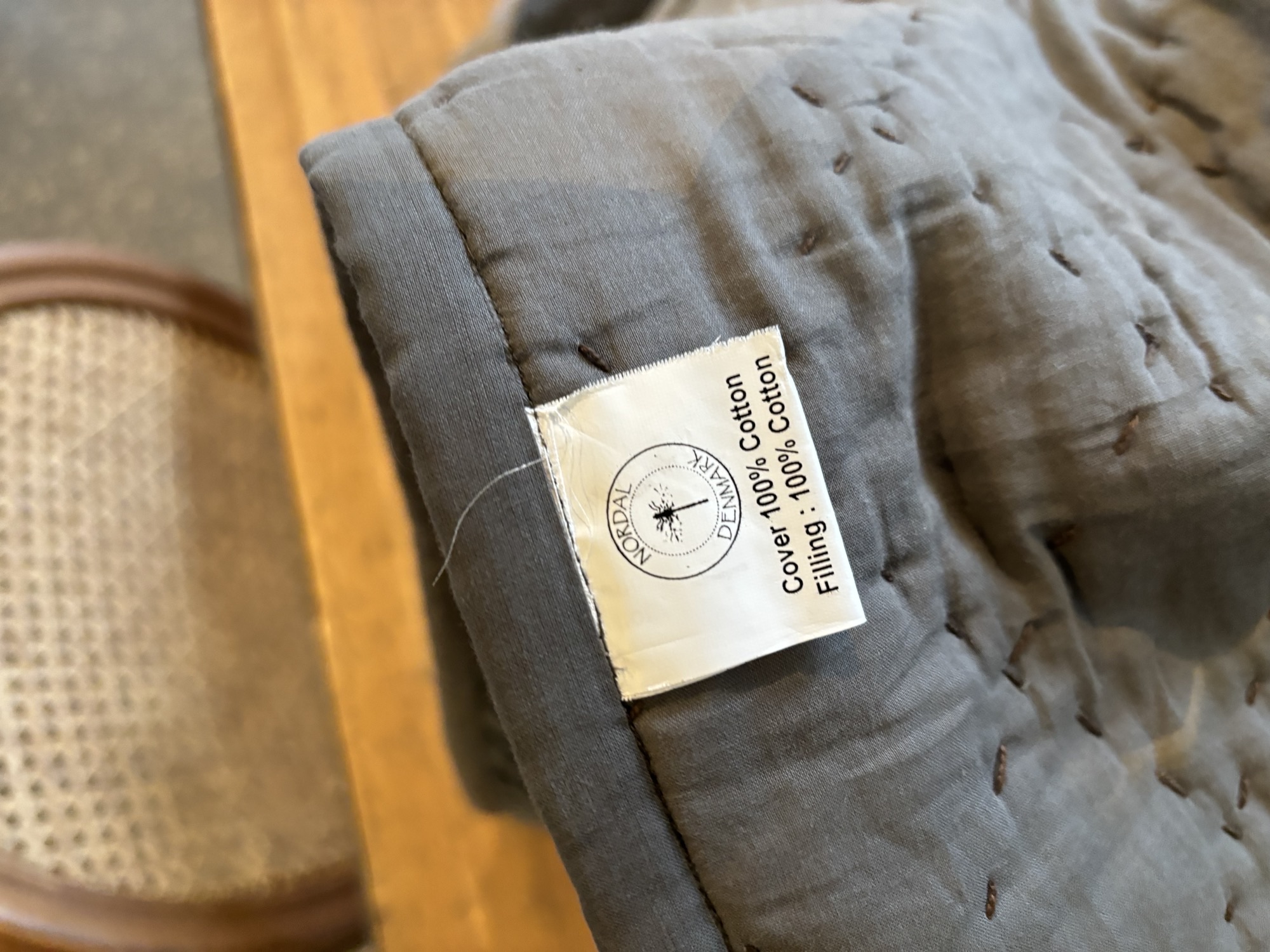 SELT / SOLD Nordal rúmteppi ásamt 4 koddum 7
