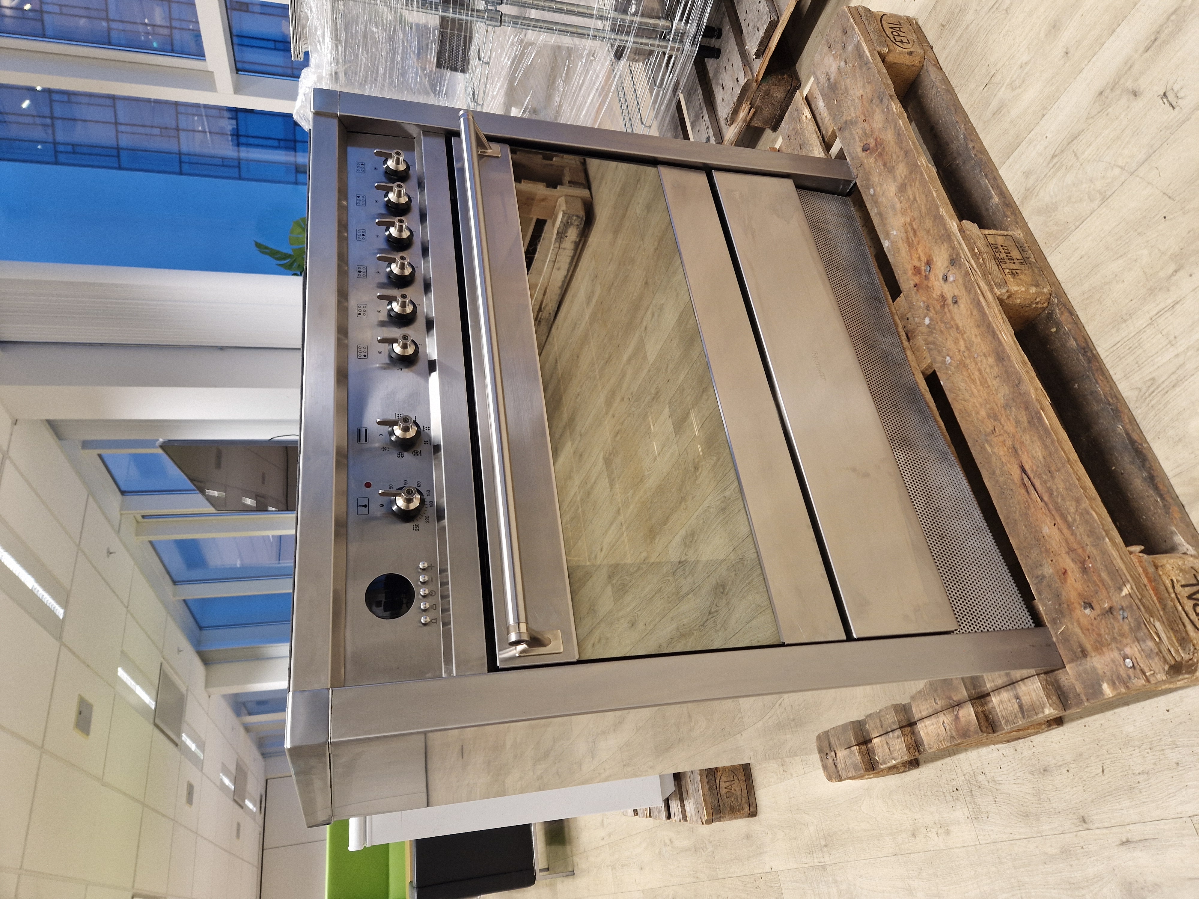 SELT / SOLD Glæsileg SMEG Gaseldavél - Eirvík 6 brennarar - Breidd 90 sm.