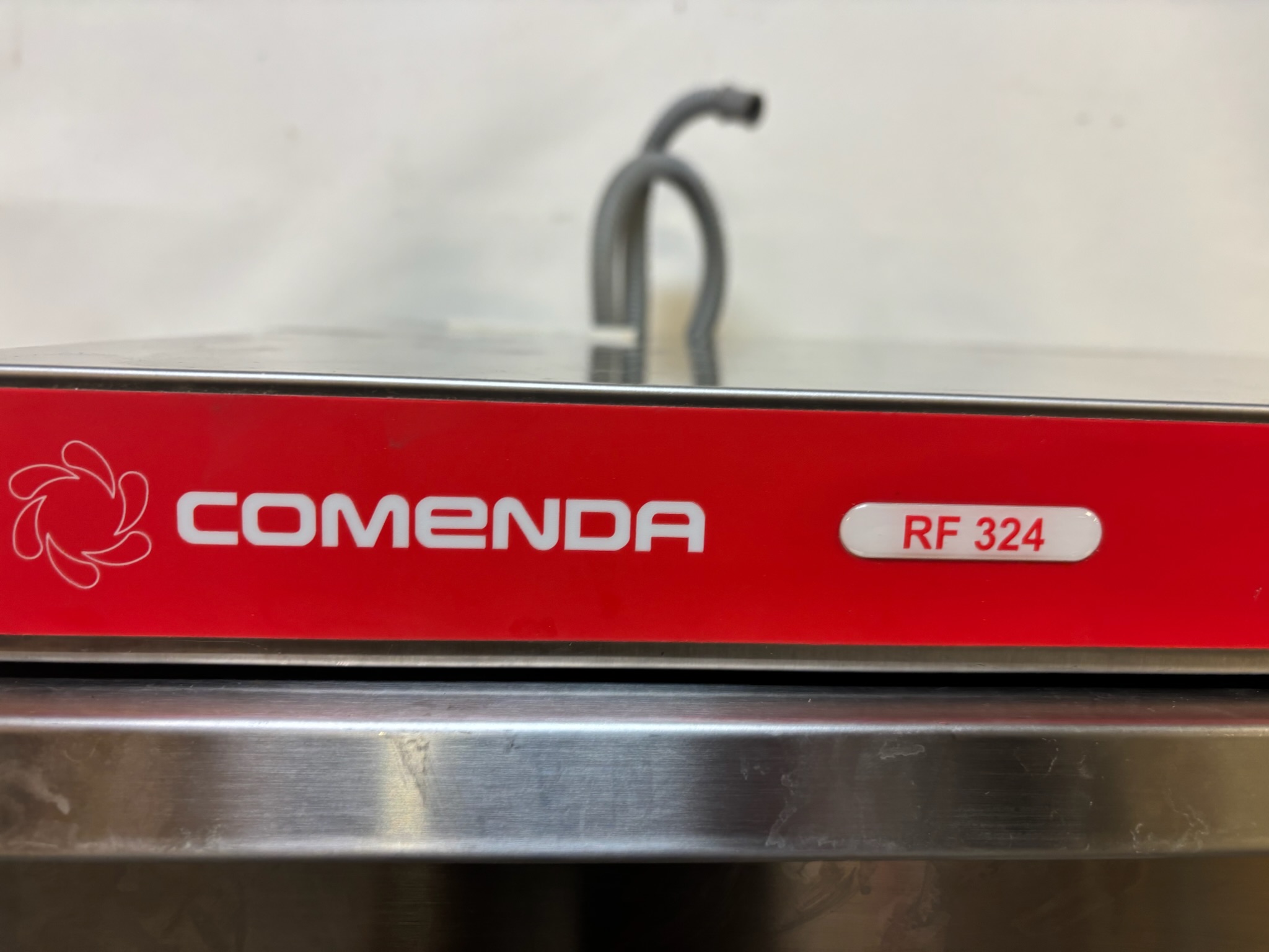 SELT / SOLD Comenda undirborðsvél á standi 4